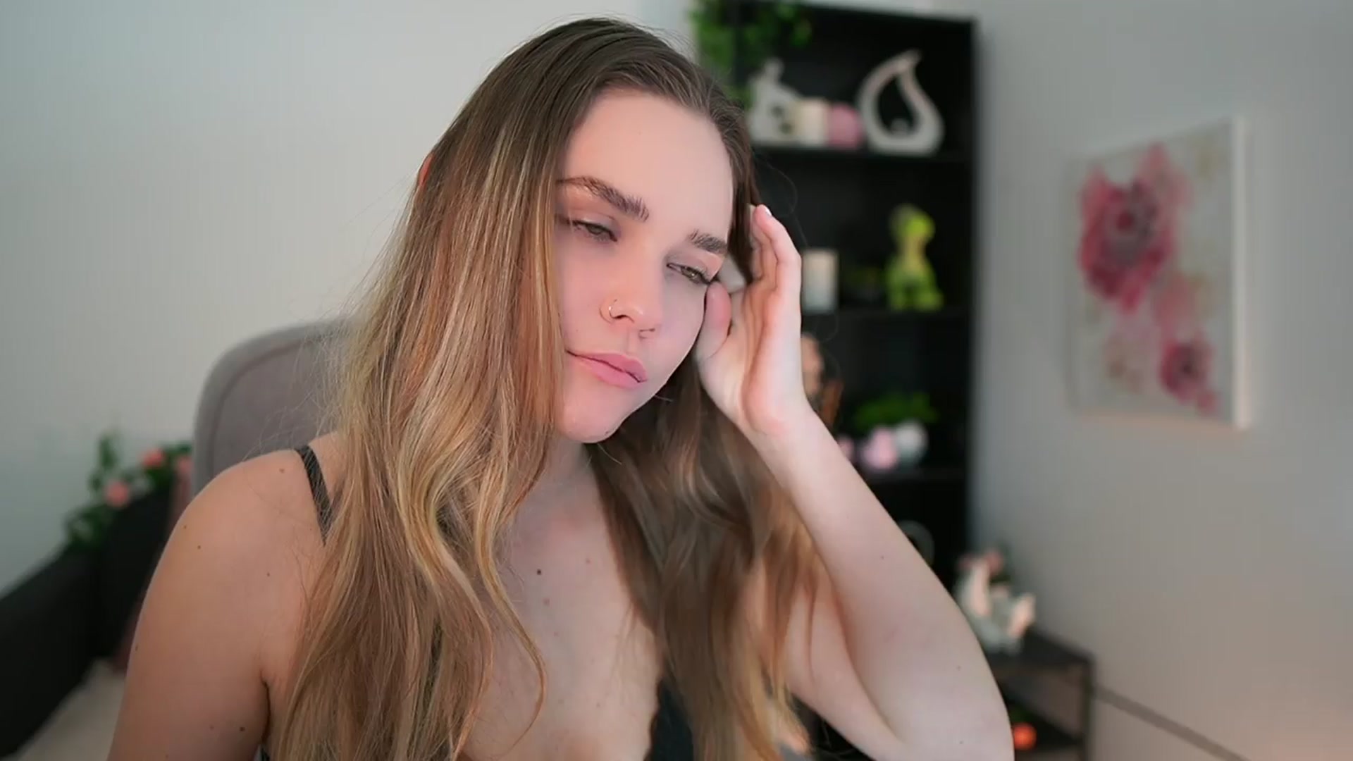 Gallery image thumbnail from Skyla_Novea_'s myfreecams stream on, 03/22/2024, 20:33 image 12 of 20