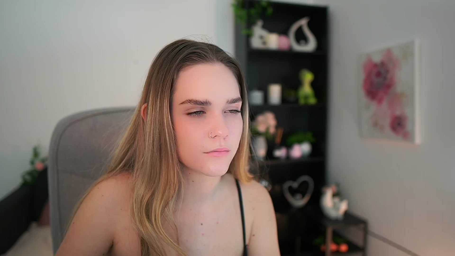 Gallery image thumbnail from Skyla_Novea_'s myfreecams stream on, 03/22/2024, 20:33 image 4 of 20