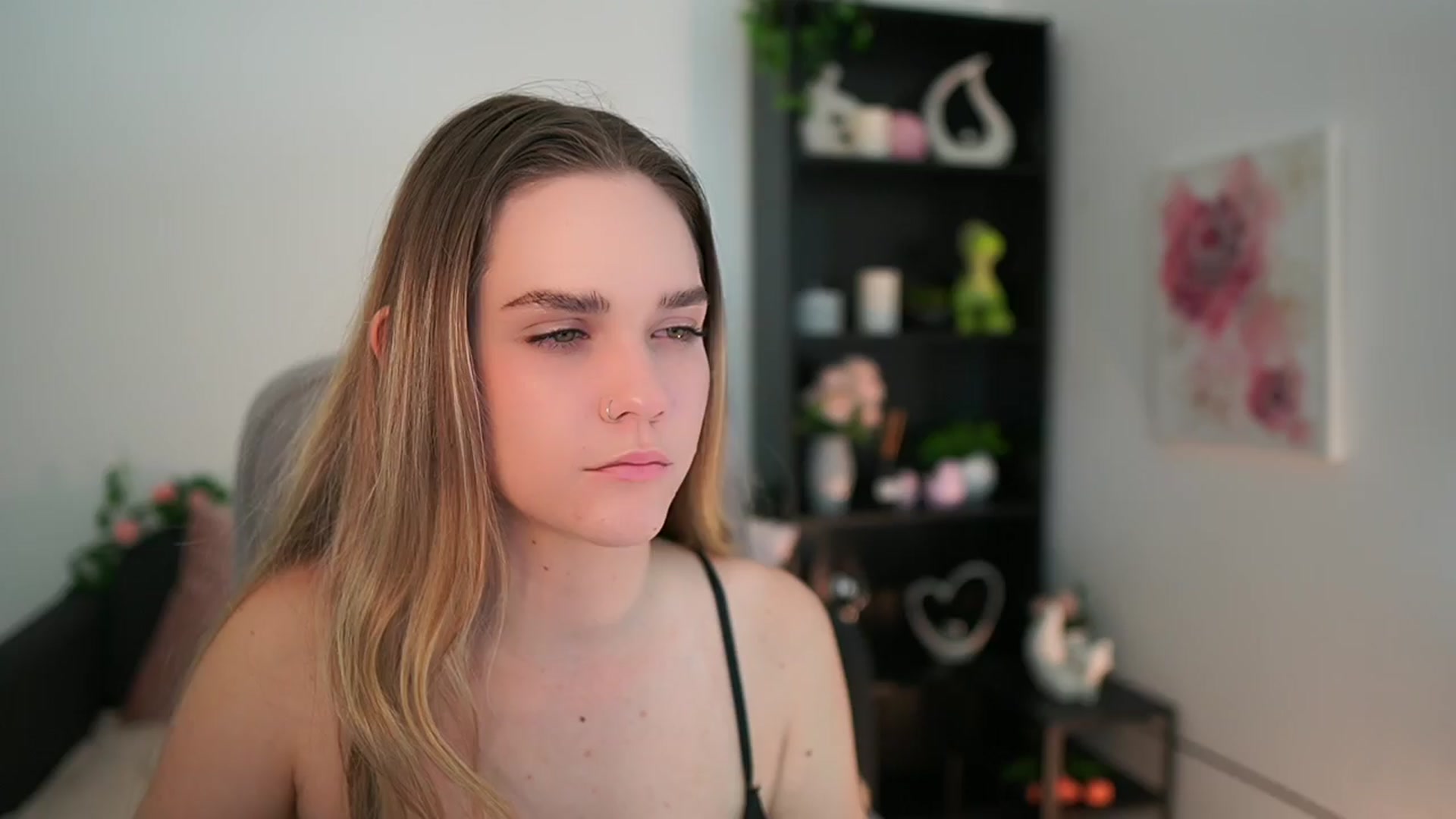 Gallery image thumbnail from Skyla_Novea_'s myfreecams stream on, 03/22/2024, 20:33 image 3 of 20
