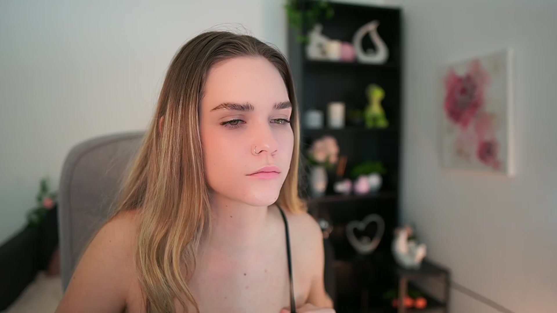 Gallery image thumbnail from Skyla_Novea_'s myfreecams stream on, 03/22/2024, 20:33 image 5 of 20