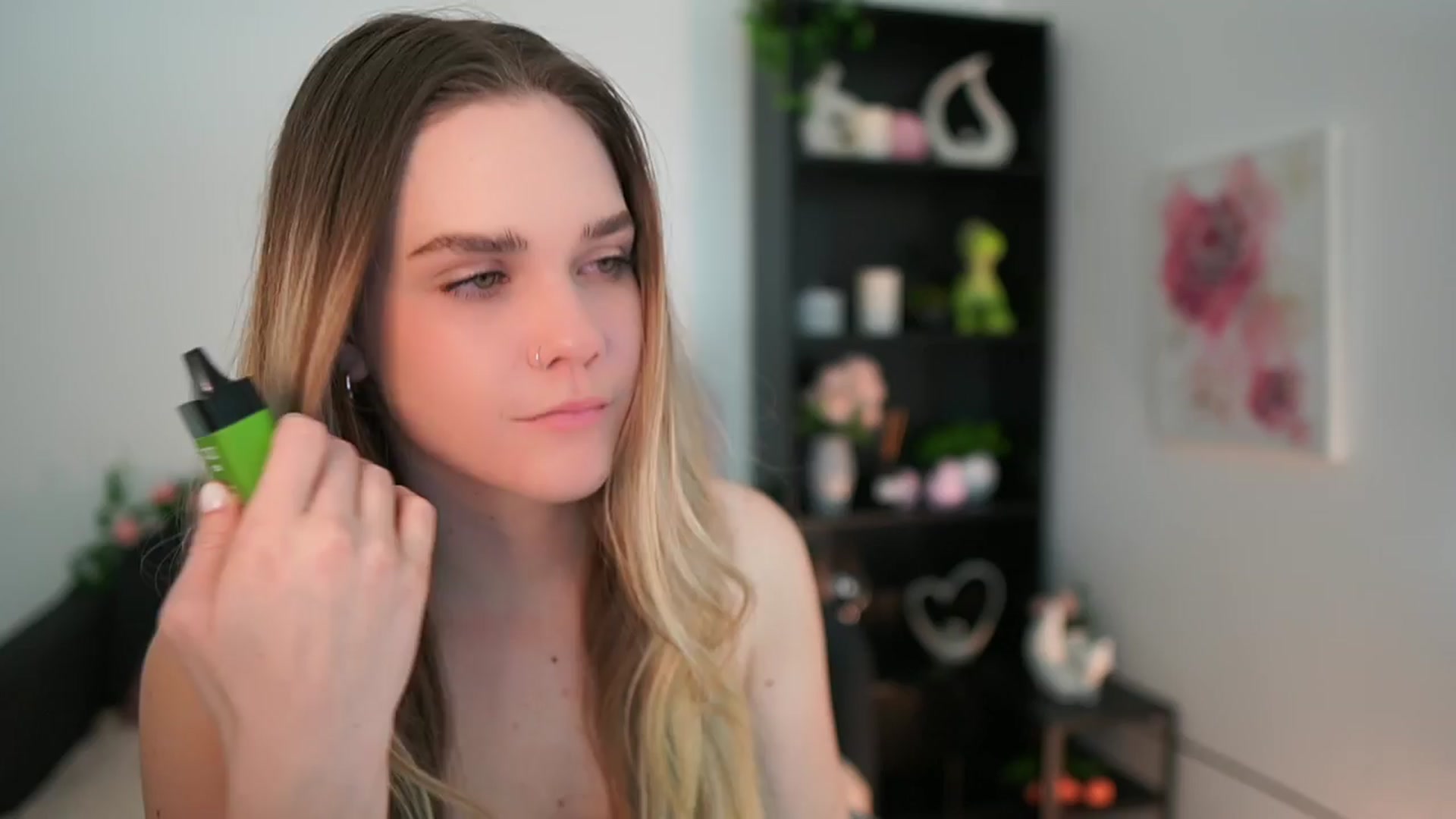 Gallery image thumbnail from Skyla_Novea_'s myfreecams stream on, 03/22/2024, 20:33 image 15 of 20