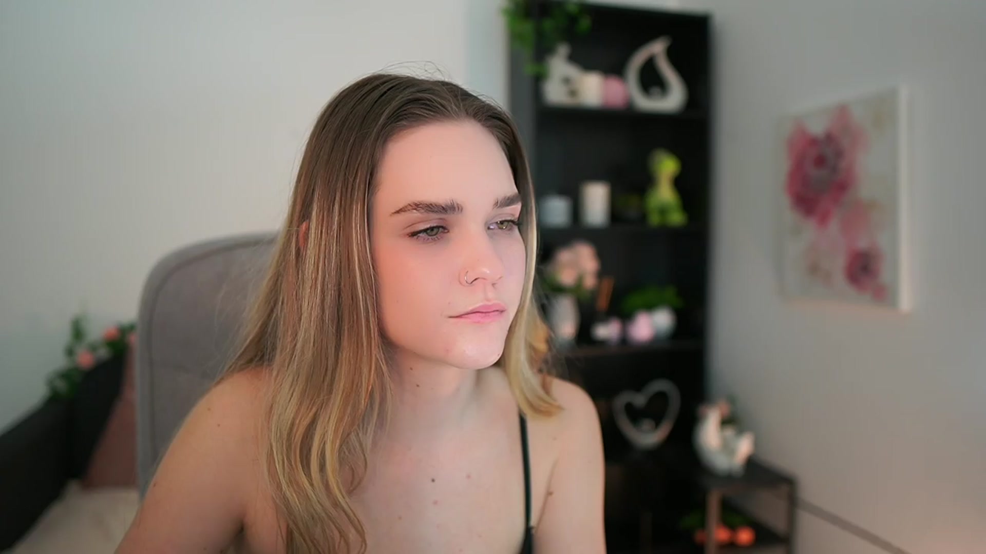 Gallery image thumbnail from Skyla_Novea_'s myfreecams stream on, 03/22/2024, 20:33 image 6 of 20