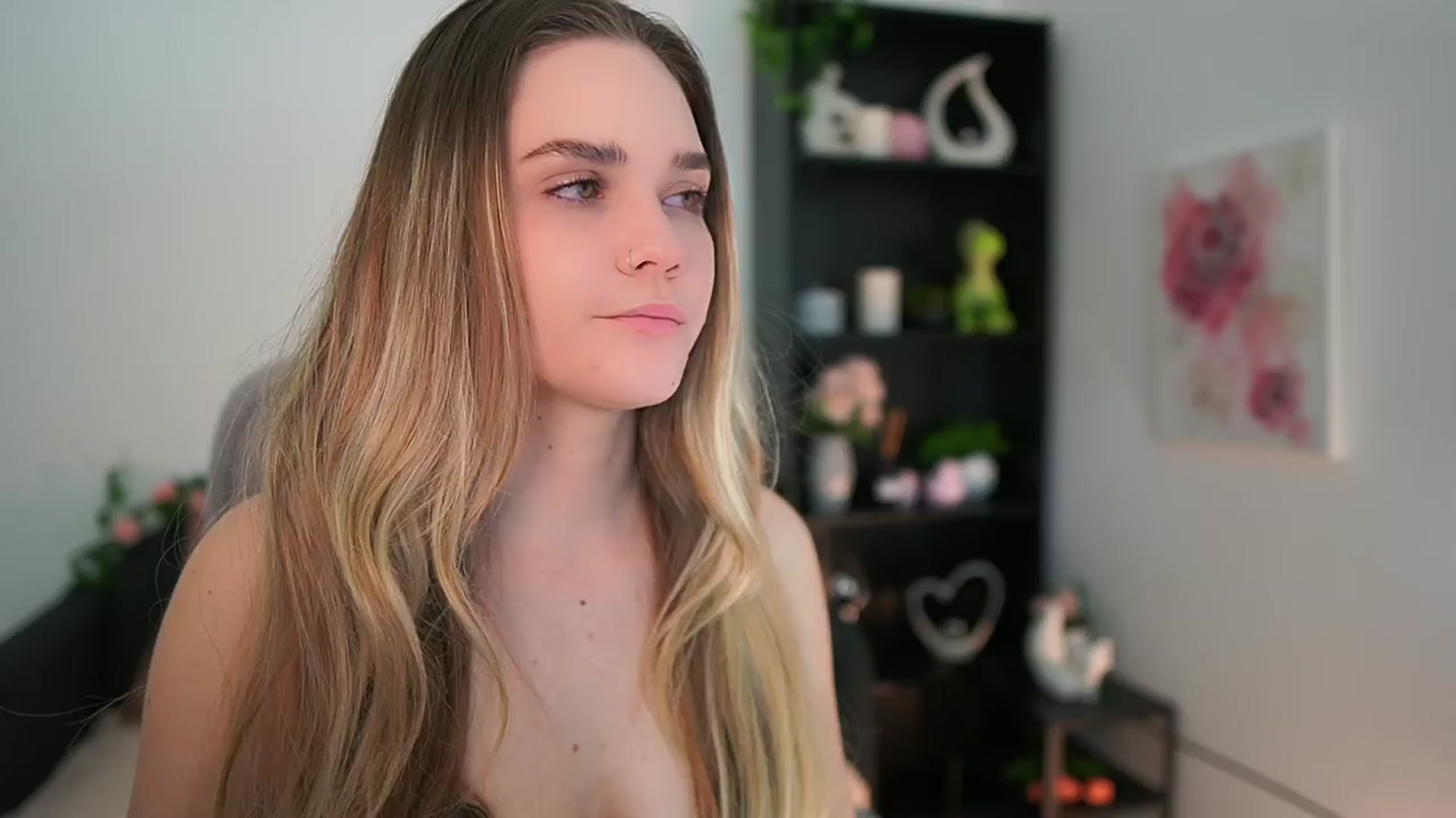 Gallery image thumbnail from Skyla_Novea_'s myfreecams stream on, 03/22/2024, 20:33 image 11 of 20