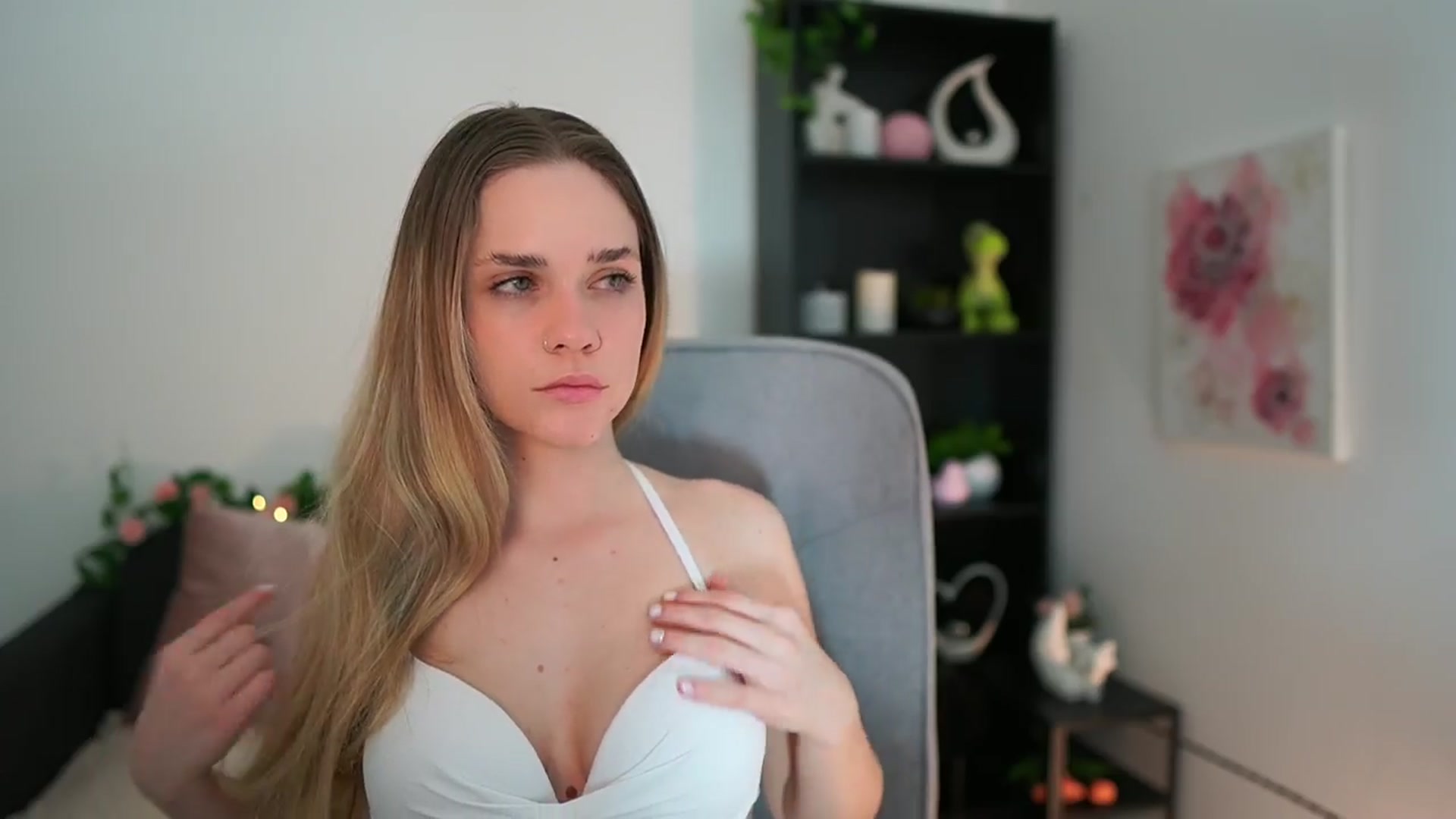 Gallery image thumbnail from Skyla_Novea_'s myfreecams stream on, 03/23/2024, 16:43 image 15 of 20