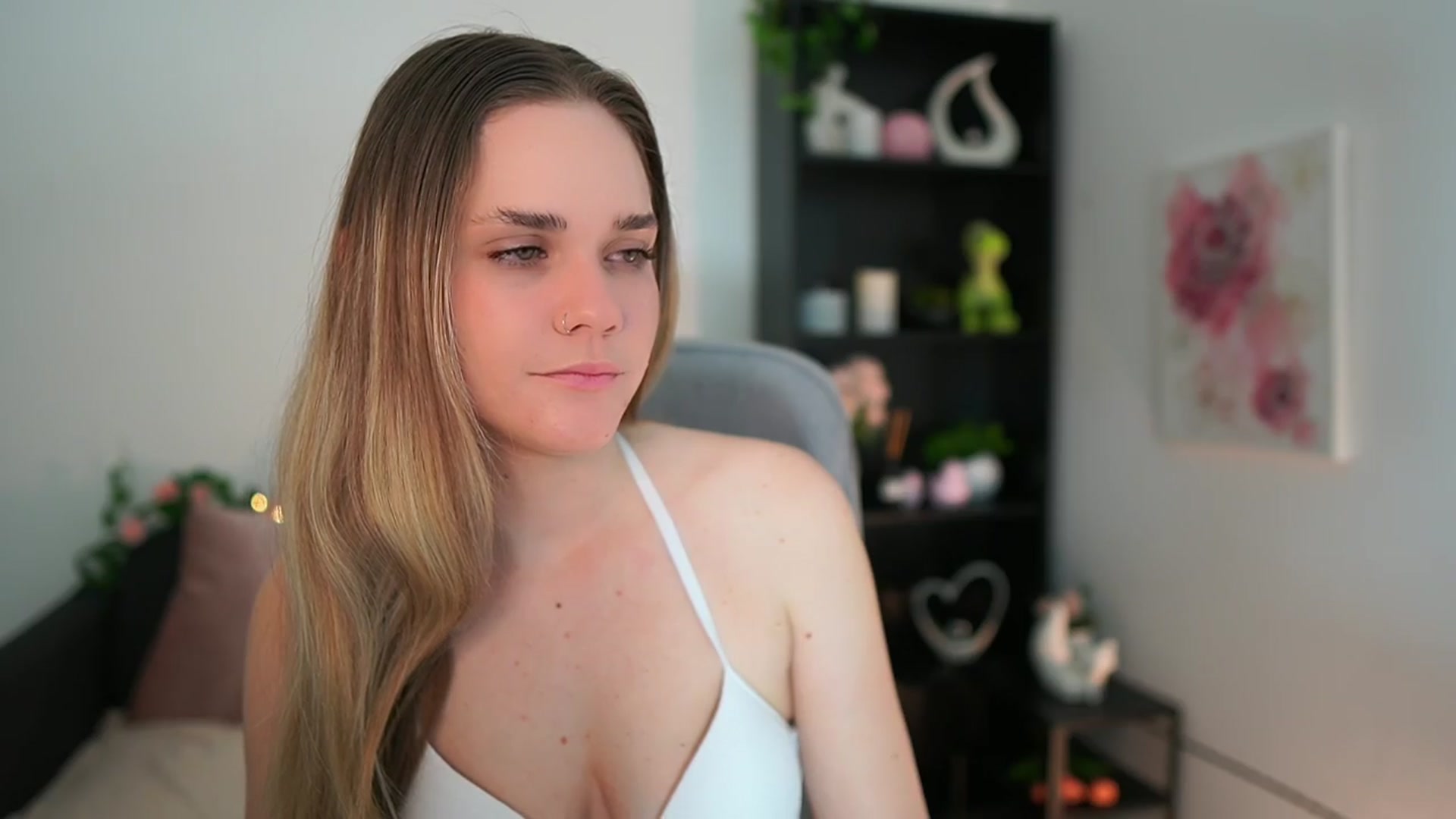 Gallery image thumbnail from Skyla_Novea_'s myfreecams stream on, 03/23/2024, 16:43 image 17 of 20