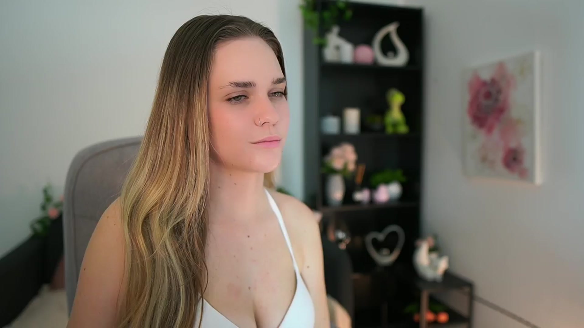 Gallery image thumbnail from Skyla_Novea_'s myfreecams stream on, 03/23/2024, 18:25 image 14 of 20