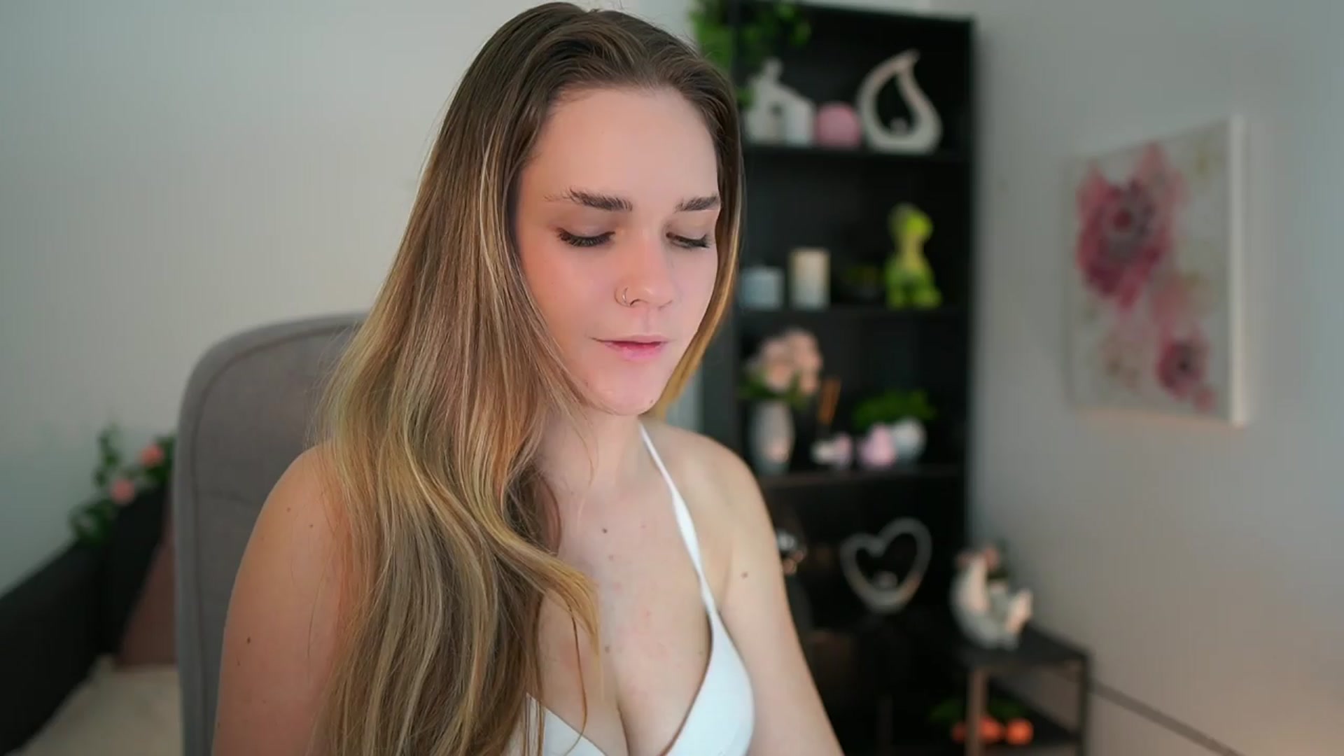 Gallery image thumbnail from Skyla_Novea_'s myfreecams stream on, 03/23/2024, 18:25 image 10 of 20