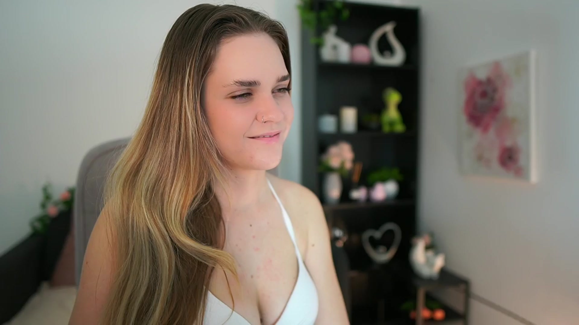 Gallery image thumbnail from Skyla_Novea_'s myfreecams stream on, 03/23/2024, 18:25 image 9 of 20
