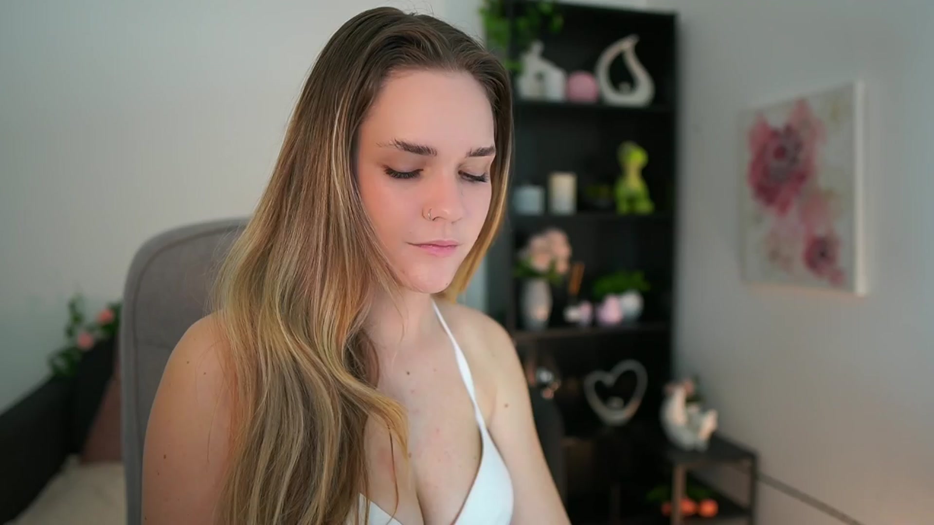 Gallery image thumbnail from Skyla_Novea_'s myfreecams stream on, 03/23/2024, 18:25 image 11 of 20
