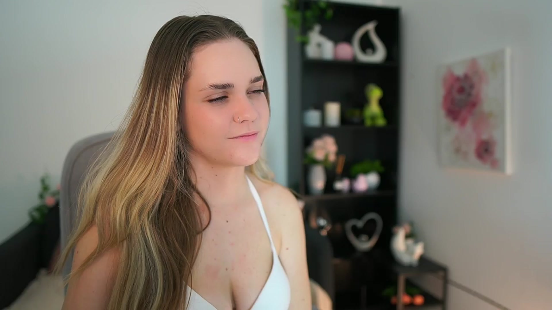 Gallery image thumbnail from Skyla_Novea_'s myfreecams stream on, 03/23/2024, 18:25 image 13 of 20