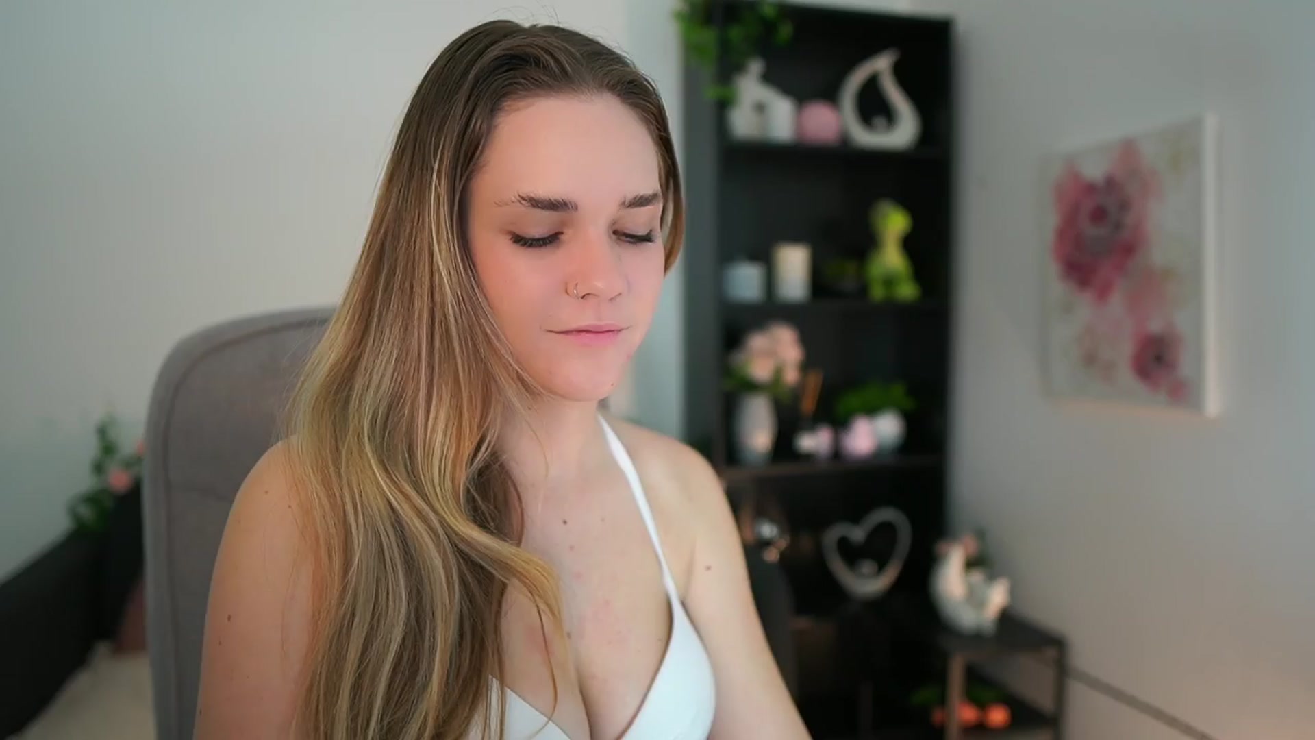 Gallery image thumbnail from Skyla_Novea_'s myfreecams stream on, 03/23/2024, 18:25 image 12 of 20