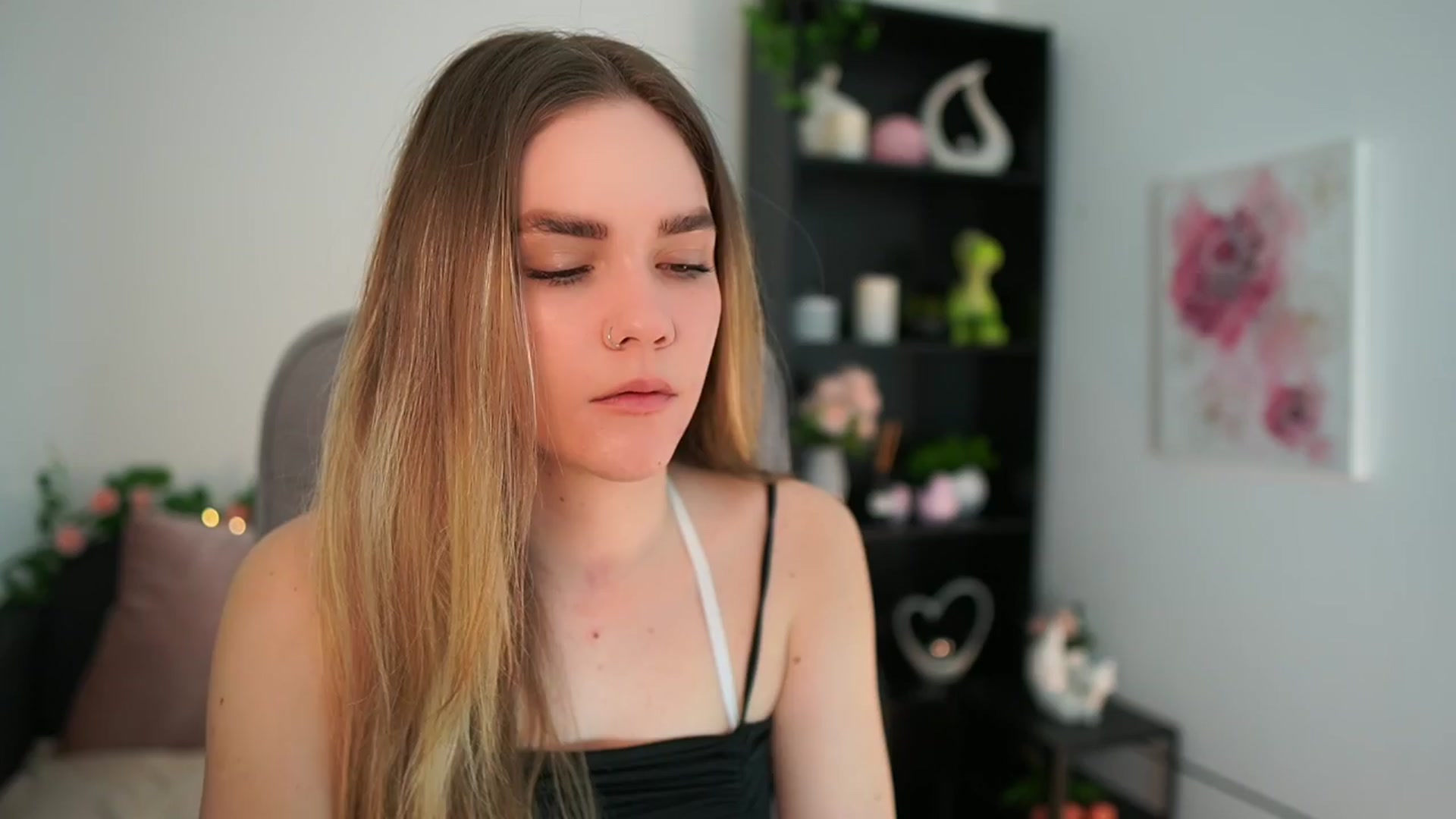 Gallery image thumbnail from Skyla_Novea_'s myfreecams stream on, 03/24/2024, 10:41 image 7 of 20