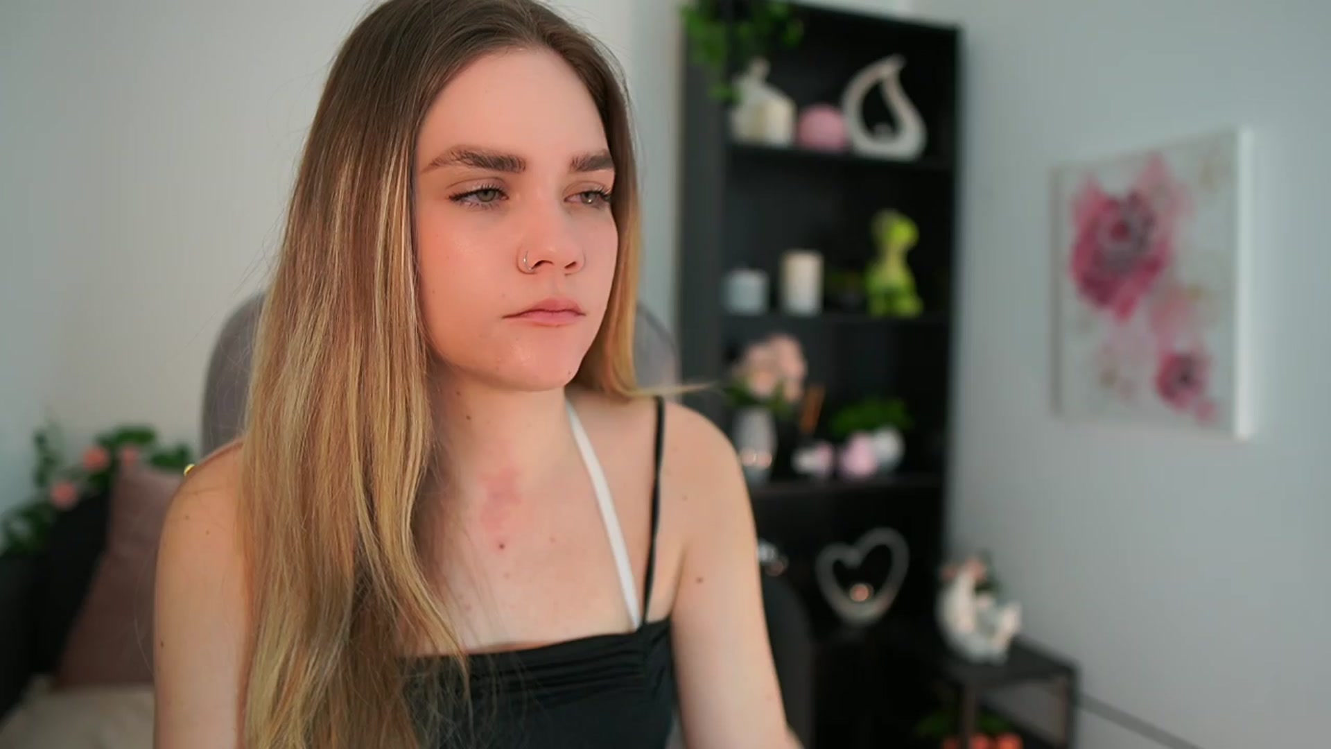 Gallery image thumbnail from Skyla_Novea_'s myfreecams stream on, 03/24/2024, 10:41 image 3 of 20