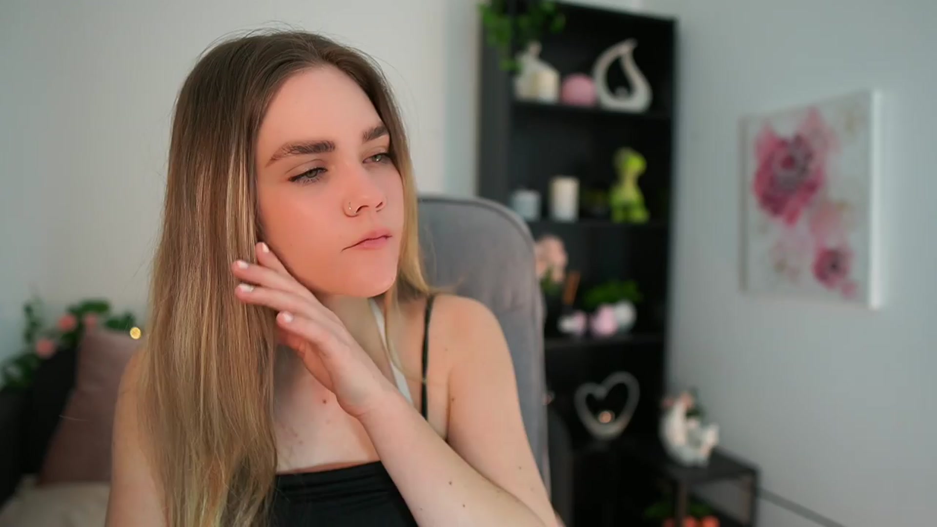 Gallery image thumbnail from Skyla_Novea_'s myfreecams stream on, 03/24/2024, 10:41 image 2 of 20
