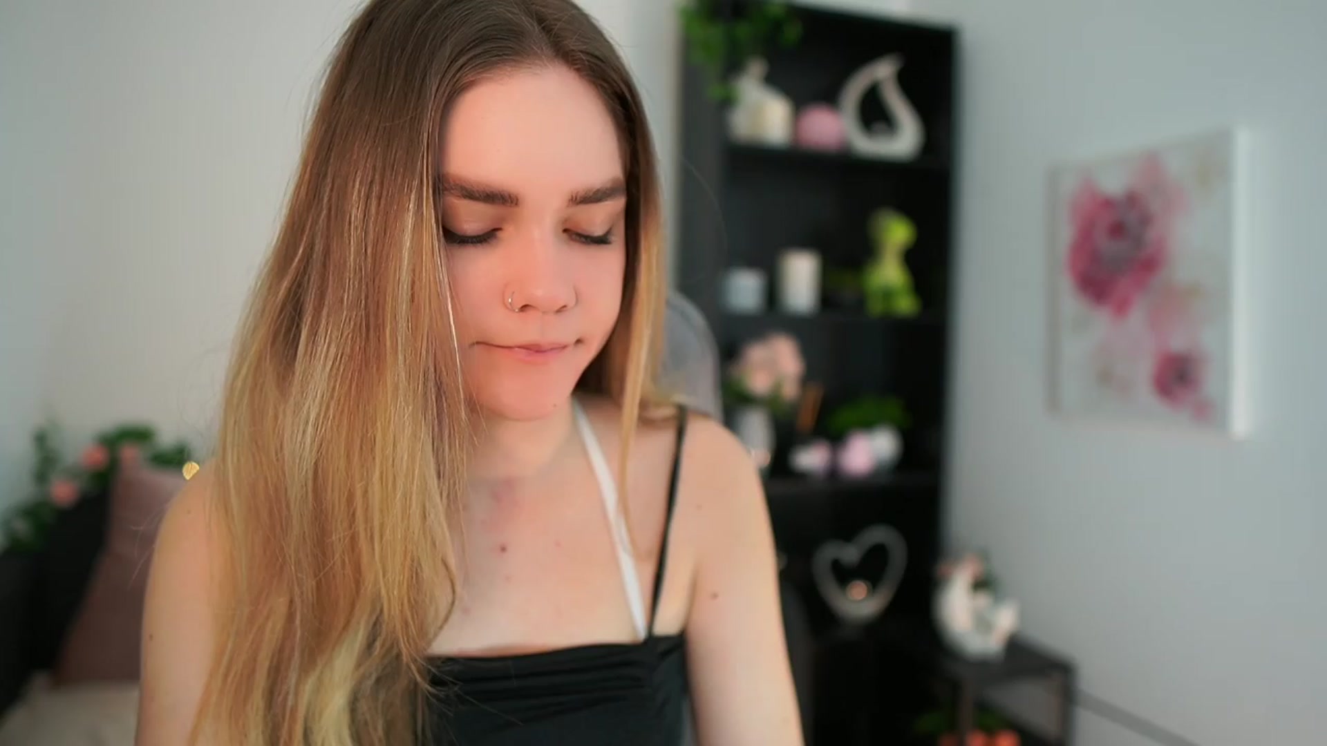 Gallery image thumbnail from Skyla_Novea_'s myfreecams stream on, 03/24/2024, 10:41 image 8 of 20