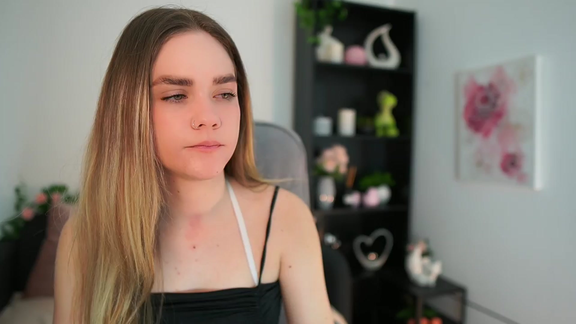 Gallery image thumbnail from Skyla_Novea_'s myfreecams stream on, 03/24/2024, 10:41 image 5 of 20