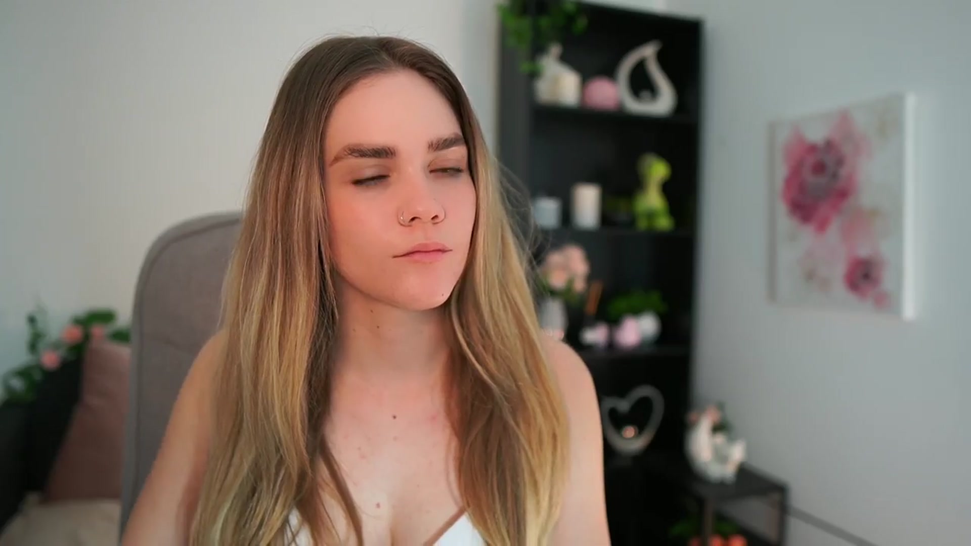 Gallery image thumbnail from Skyla_Novea_'s myfreecams stream on, 03/24/2024, 13:42 image 17 of 20