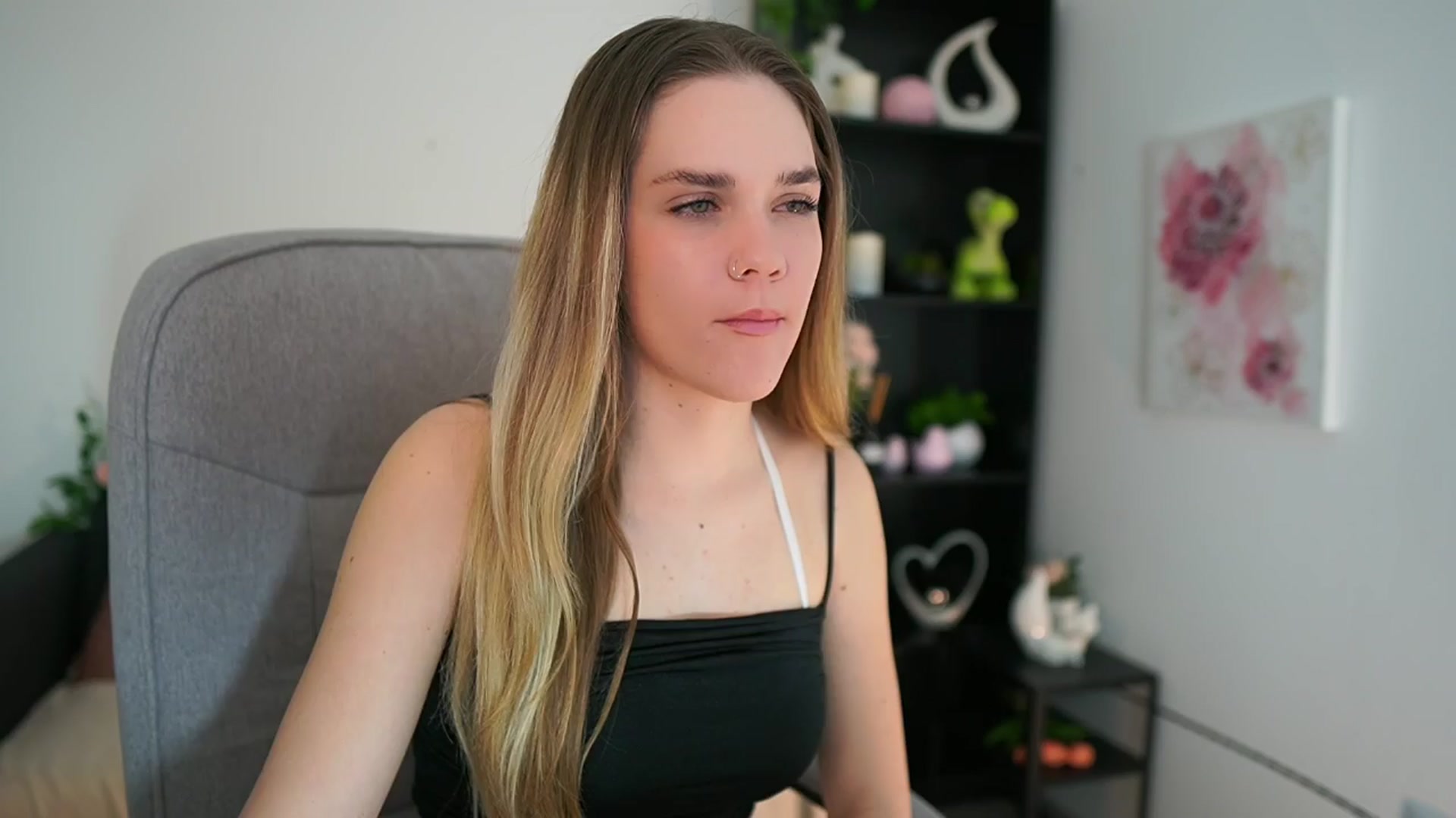 Gallery image thumbnail from Skyla_Novea_'s myfreecams stream on, 03/25/2024, 19:41 image 13 of 20