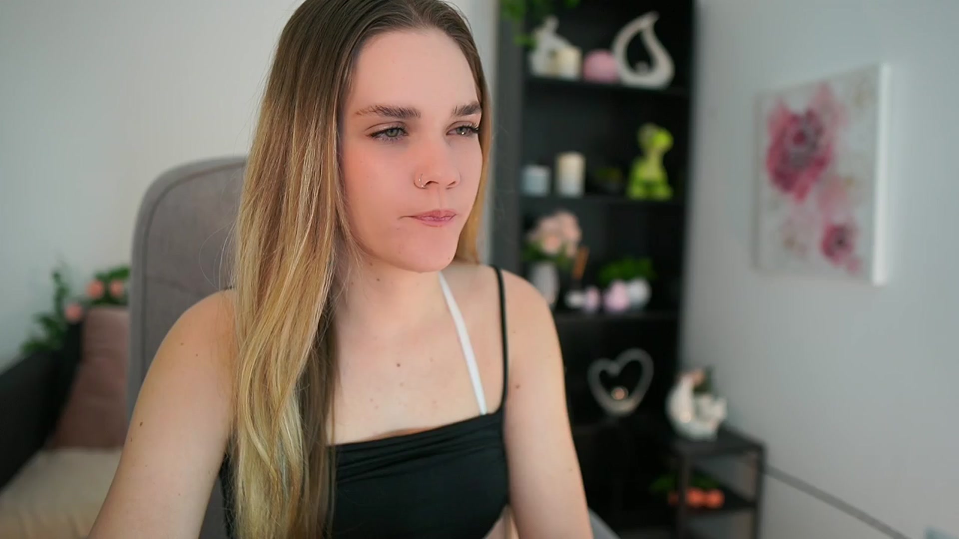 Gallery image thumbnail from Skyla_Novea_'s myfreecams stream on, 03/25/2024, 19:41 image 10 of 20