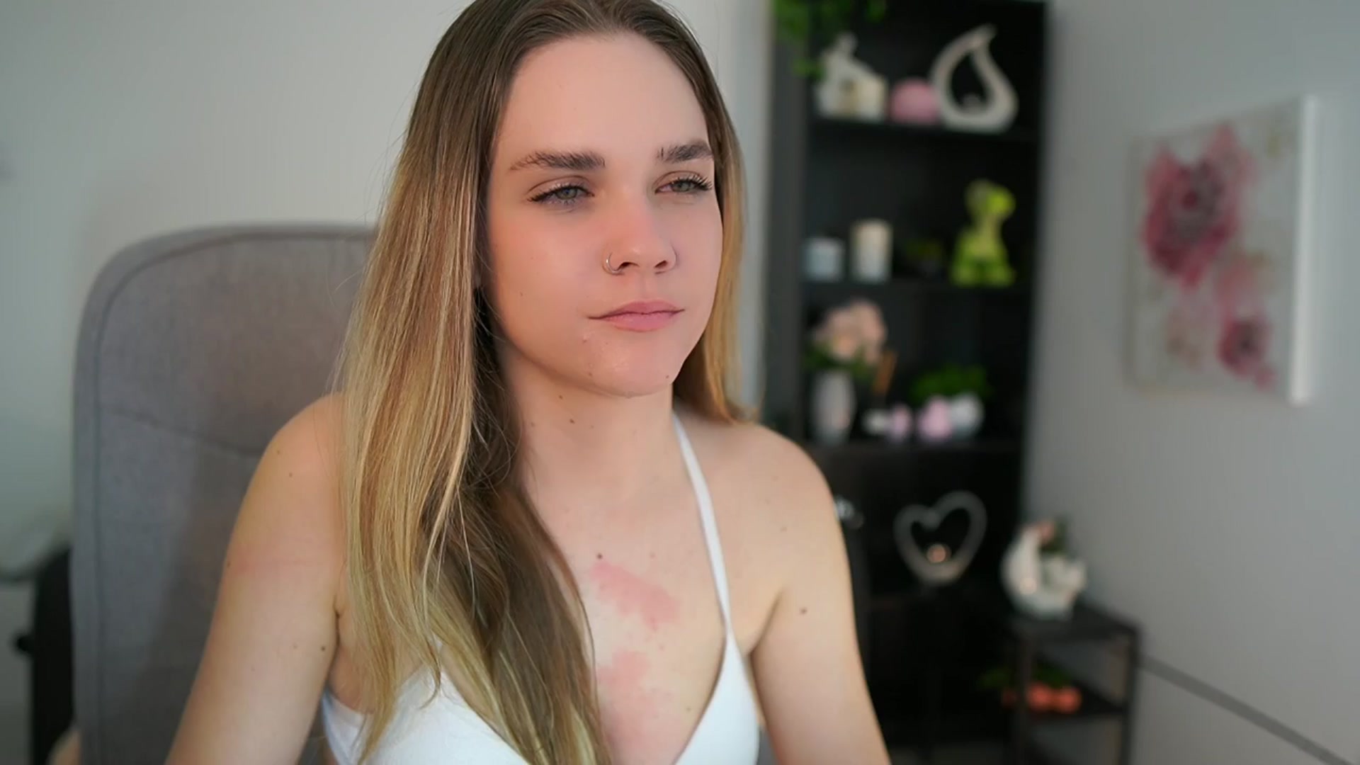 Gallery image thumbnail from Skyla_Novea_'s myfreecams stream on, 03/25/2024, 21:50 image 17 of 20