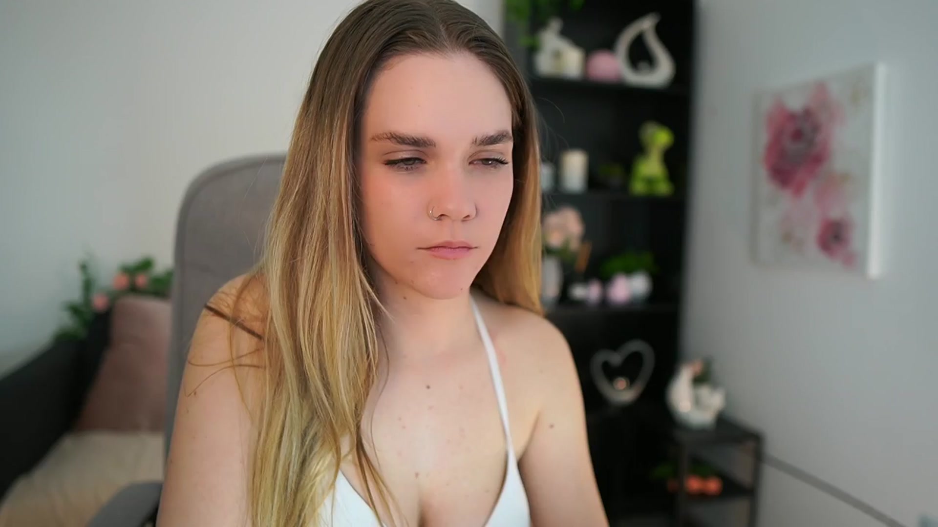Gallery image thumbnail from Skyla_Novea_'s myfreecams stream on, 03/25/2024, 21:50 image 9 of 20