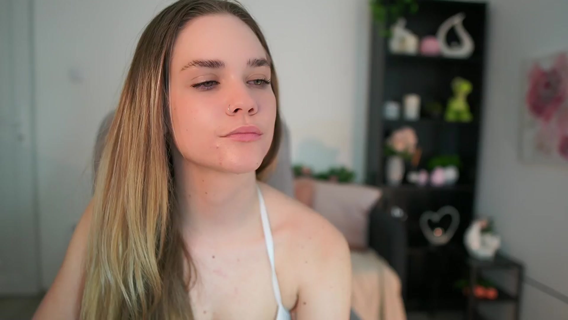 Gallery image thumbnail from Skyla_Novea_'s myfreecams stream on, 03/25/2024, 23:48 image 14 of 20