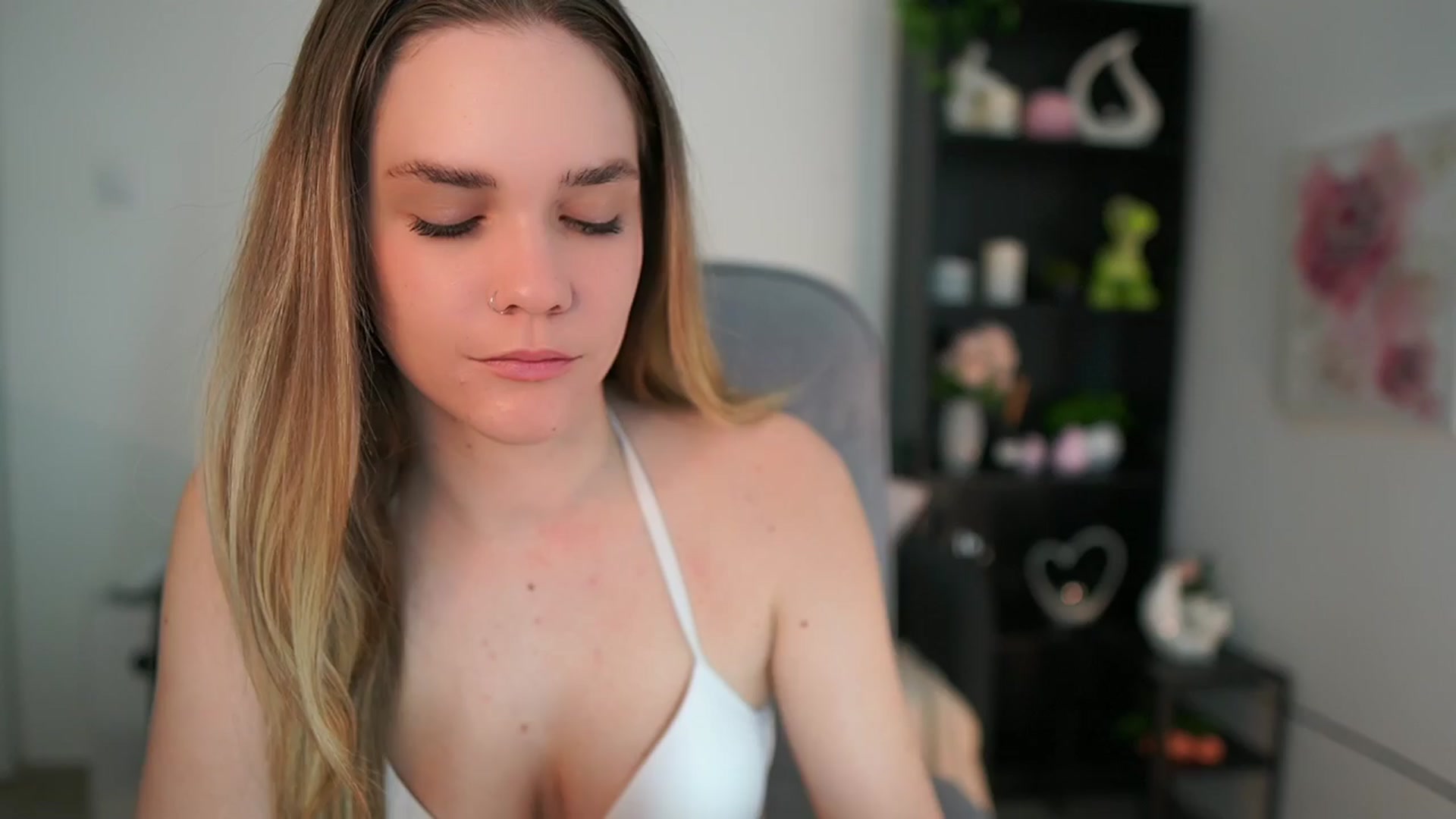 Gallery image thumbnail from Skyla_Novea_'s myfreecams stream on, 03/25/2024, 23:48 image 2 of 20