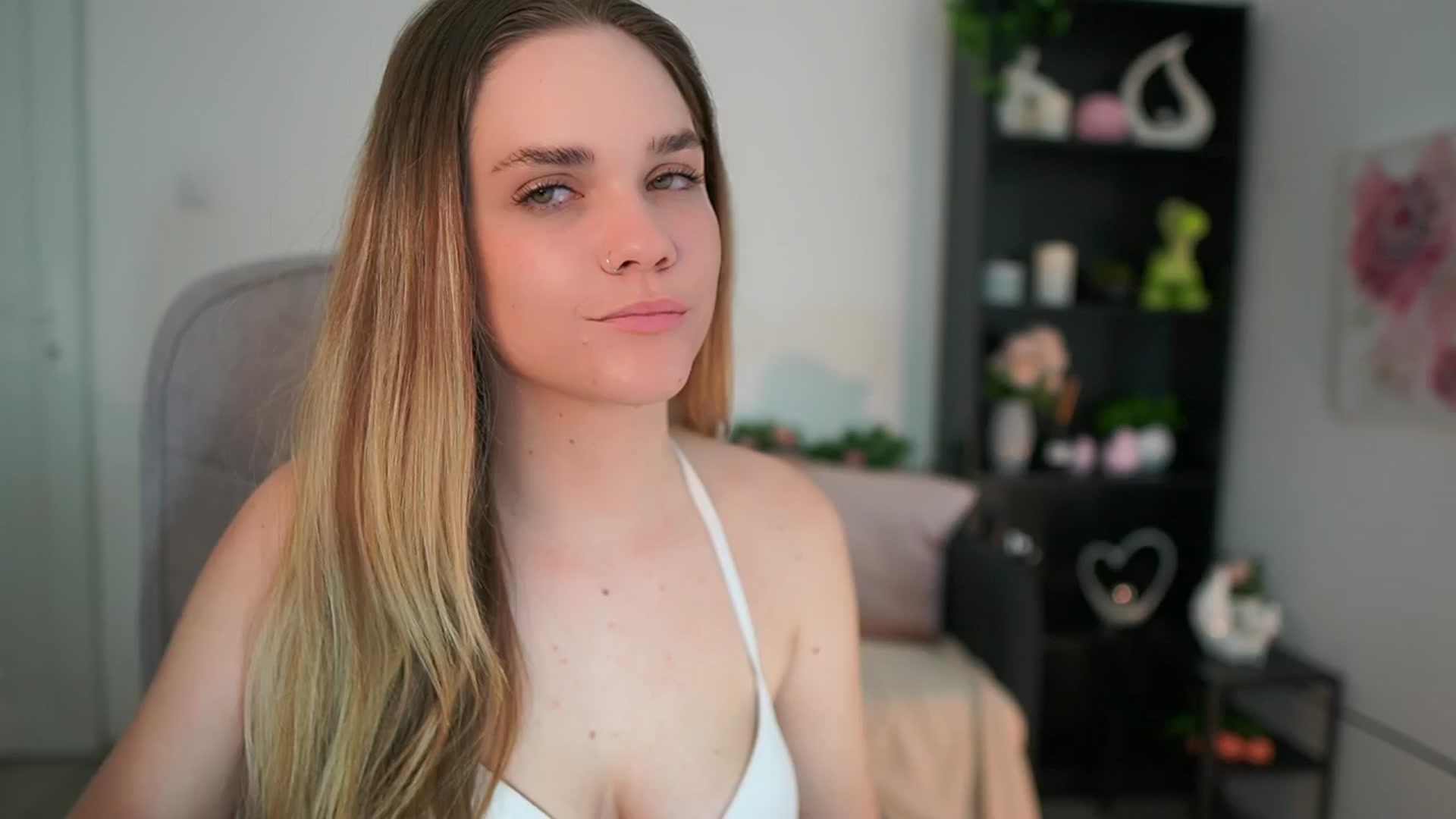 Gallery image thumbnail from Skyla_Novea_'s myfreecams stream on, 03/25/2024, 23:48 image 19 of 20