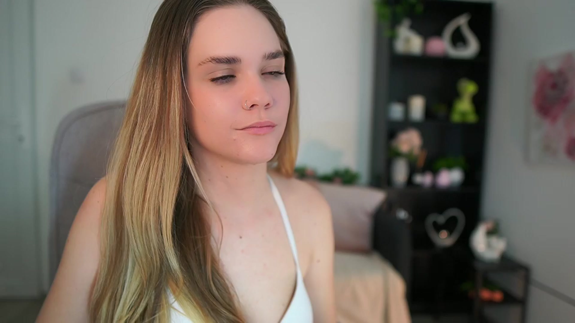 Gallery image thumbnail from Skyla_Novea_'s myfreecams stream on, 03/25/2024, 23:48 image 18 of 20
