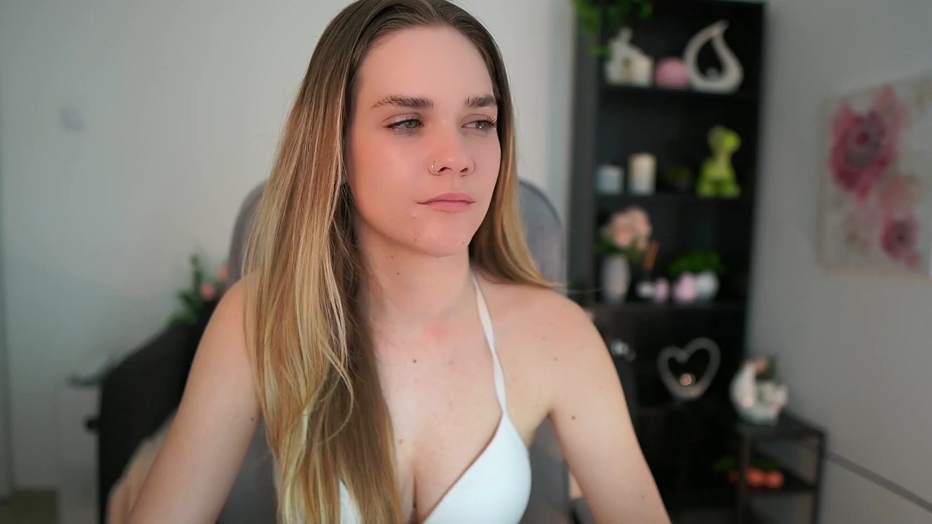 Gallery image thumbnail from Skyla_Novea_'s myfreecams stream on, 03/25/2024, 23:48 image 1 of 20