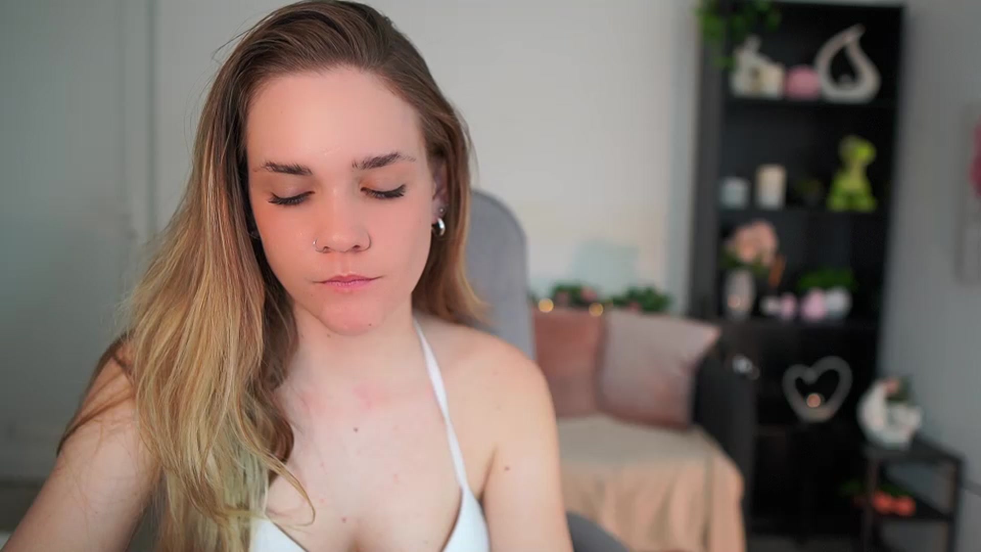 Gallery image thumbnail from Skyla_Novea_'s myfreecams stream on, 03/26/2024, 18:51 image 12 of 20