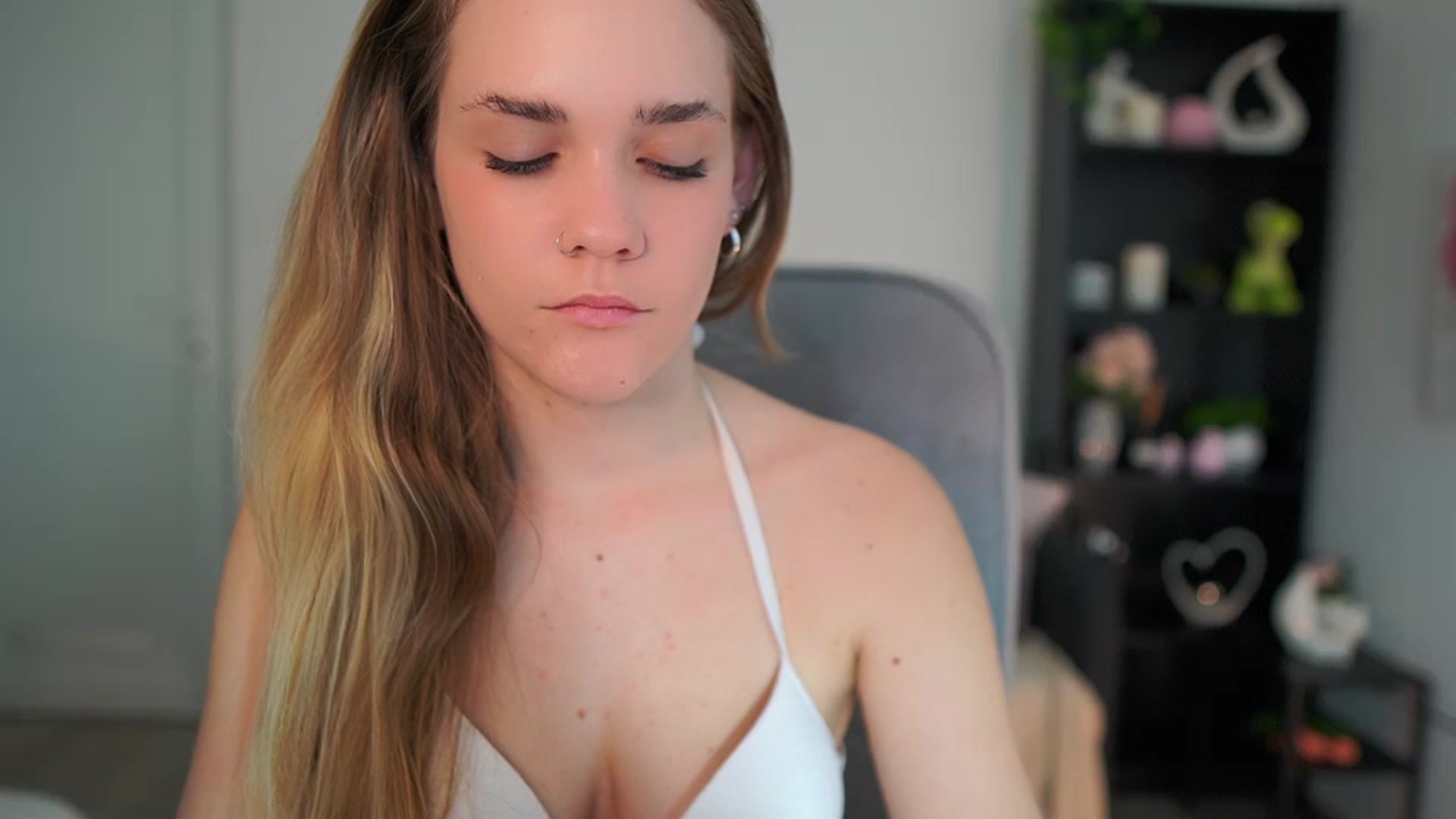 Gallery image thumbnail from Skyla_Novea_'s myfreecams stream on, 03/26/2024, 18:51 image 16 of 20