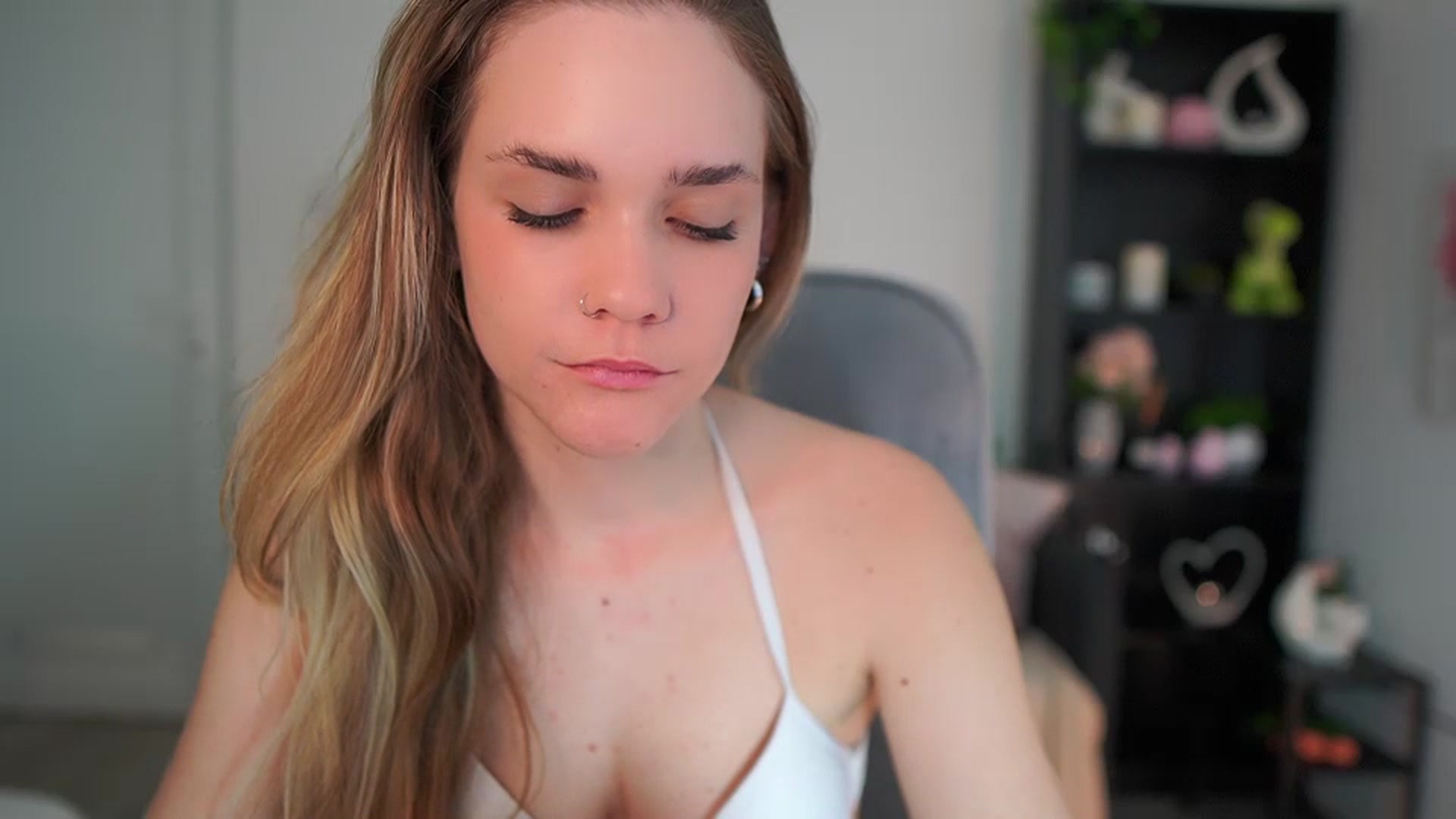 Gallery image thumbnail from Skyla_Novea_'s myfreecams stream on, 03/26/2024, 18:51 image 13 of 20