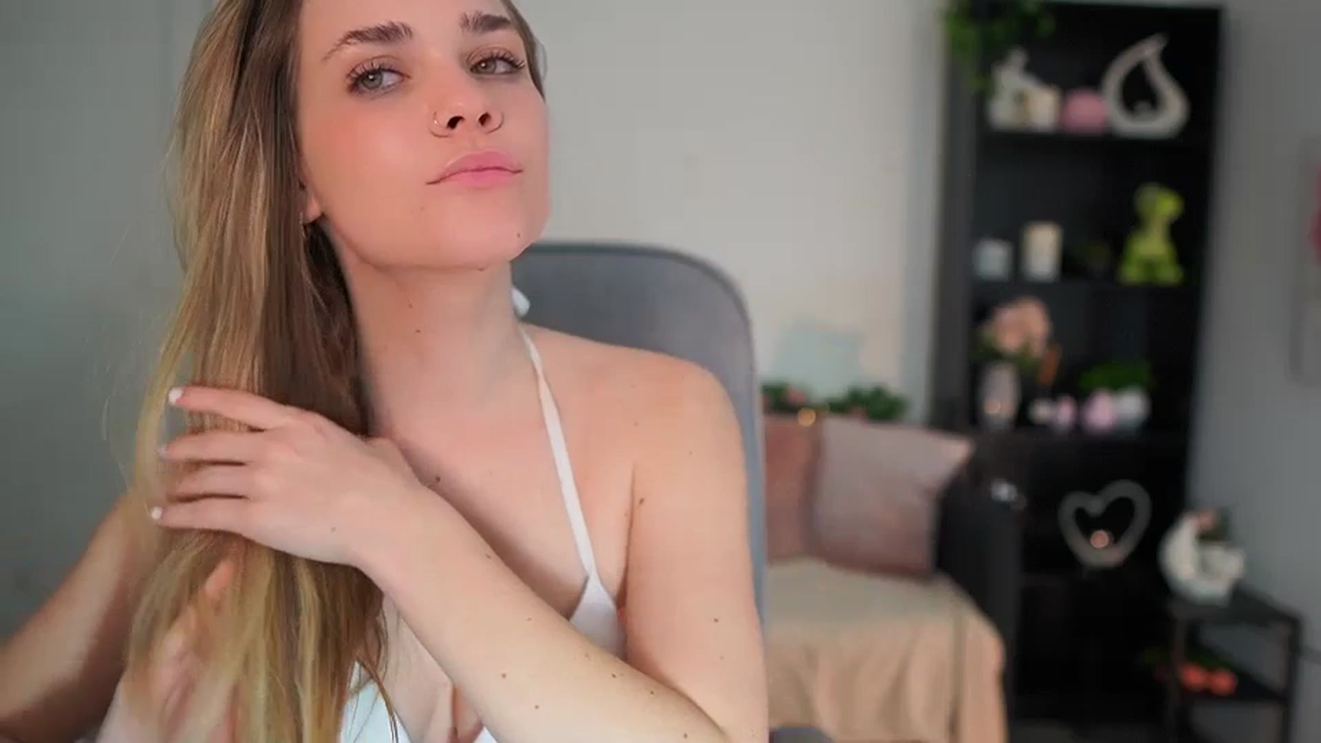 Gallery image thumbnail from Skyla_Novea_'s myfreecams stream on, 03/26/2024, 18:51 image 20 of 20