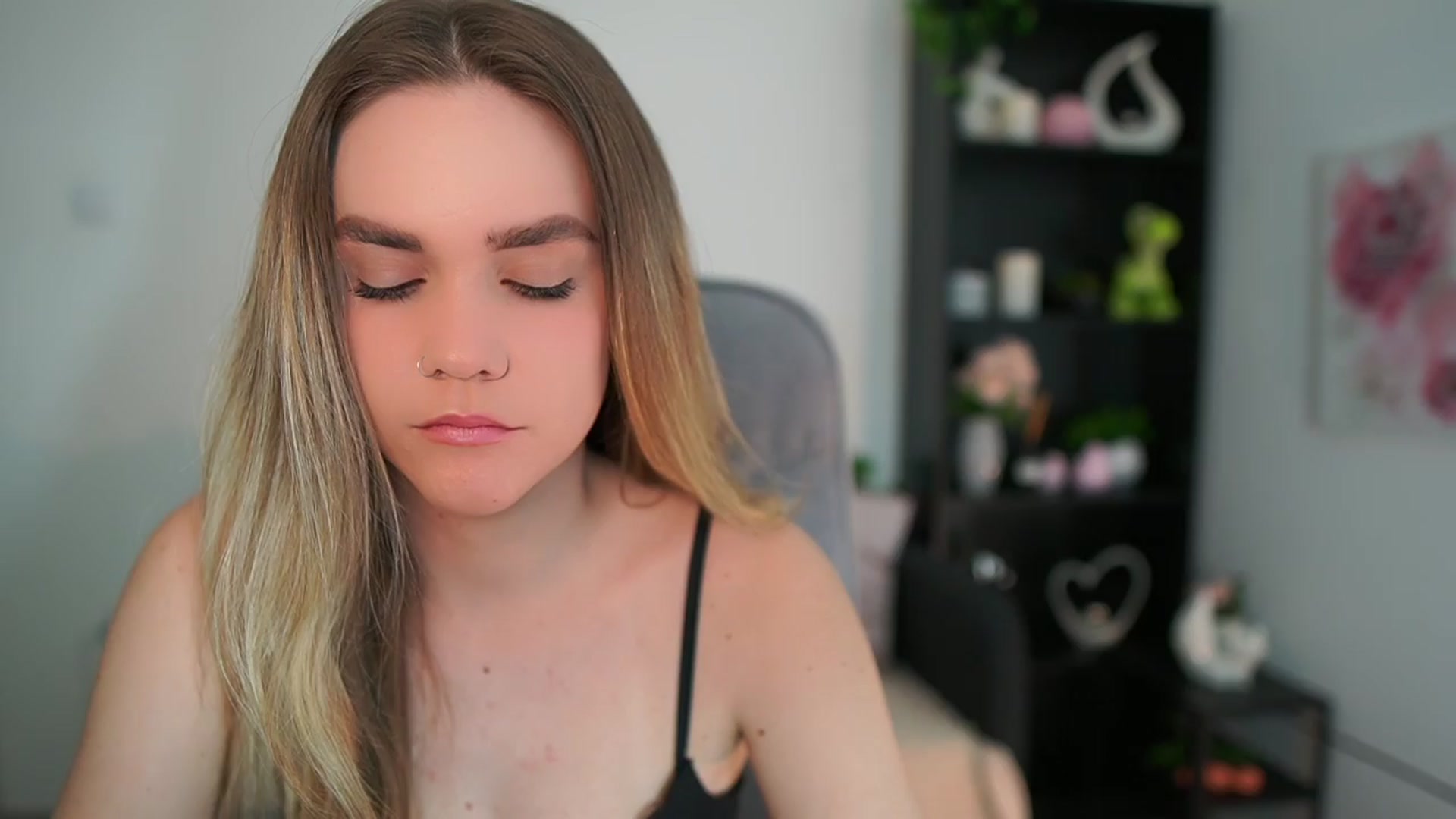 Gallery image thumbnail from Skyla_Novea_'s myfreecams stream on, 03/27/2024, 16:18 image 5 of 20
