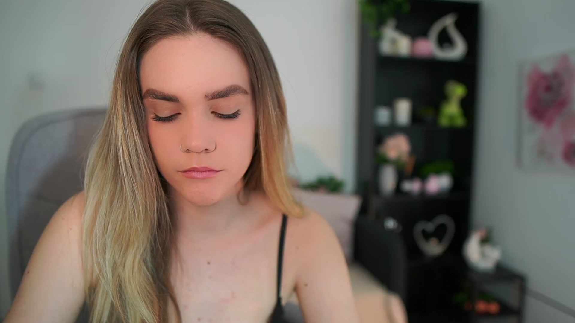 Gallery image thumbnail from Skyla_Novea_'s myfreecams stream on, 03/27/2024, 16:18 image 4 of 20