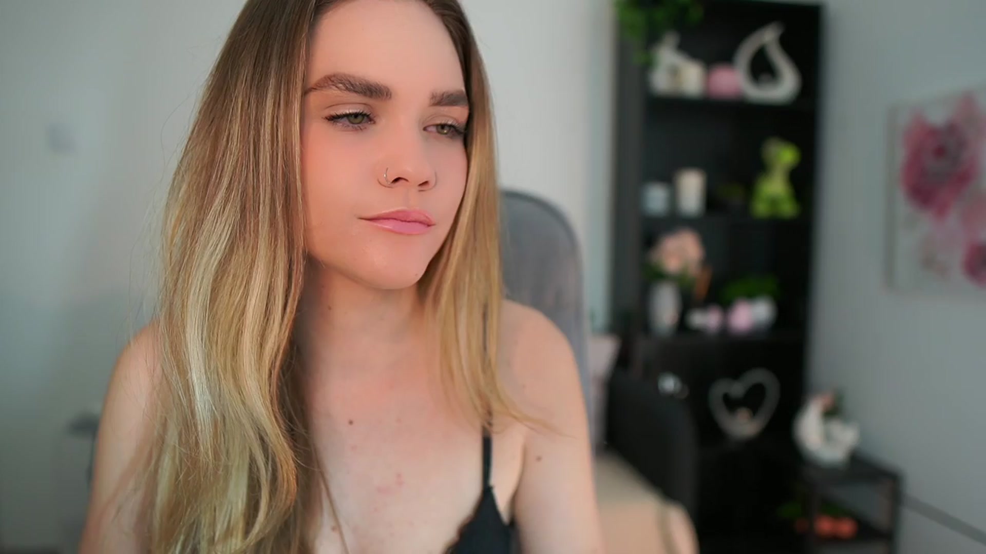 Gallery image thumbnail from Skyla_Novea_'s myfreecams stream on, 03/27/2024, 16:18 image 10 of 20