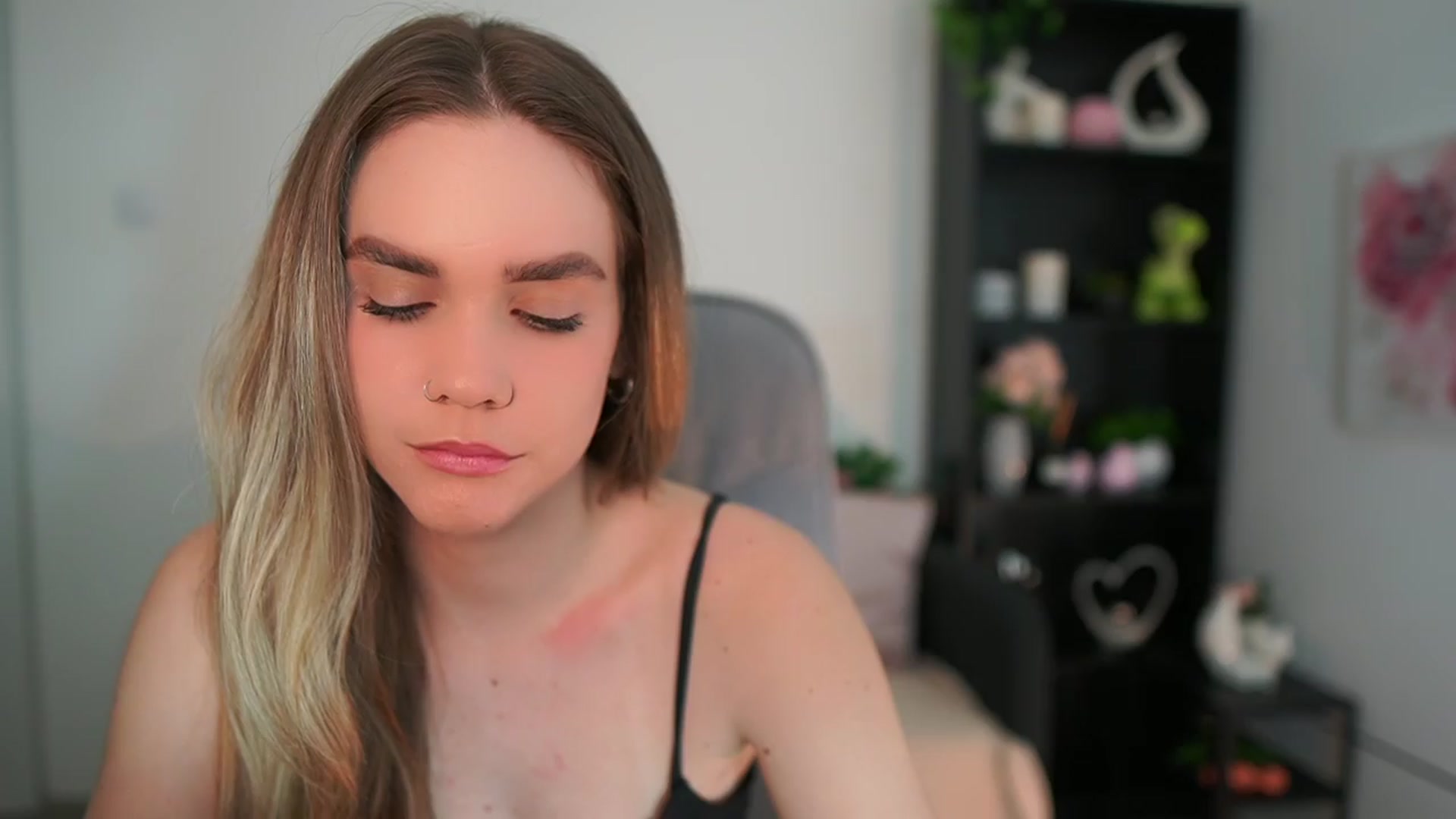 Gallery image thumbnail from Skyla_Novea_'s myfreecams stream on, 03/27/2024, 17:54 image 15 of 20