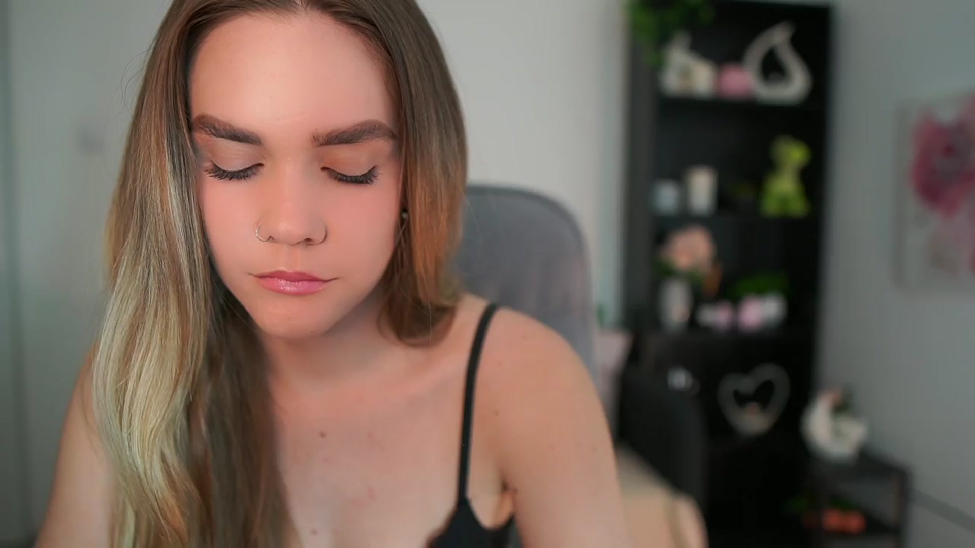 Gallery image thumbnail from Skyla_Novea_'s myfreecams stream on, 03/27/2024, 17:54 image 4 of 20