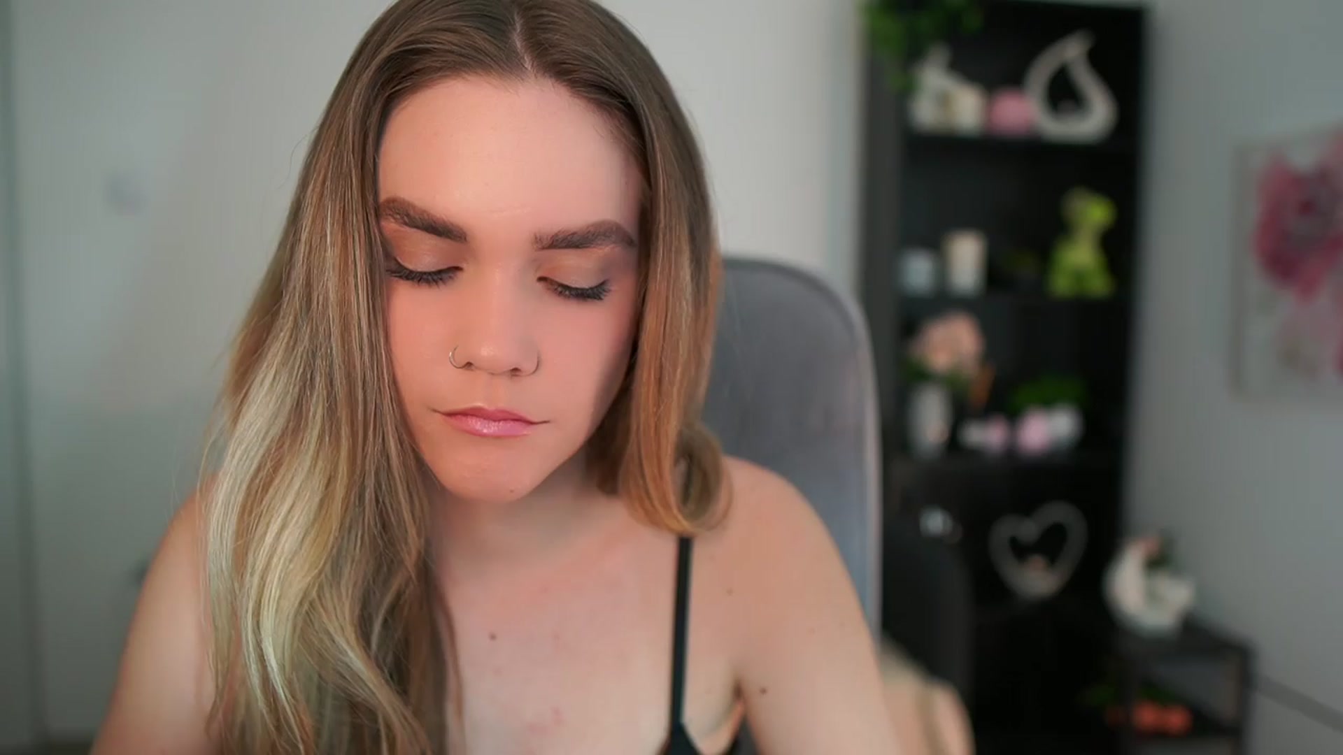 Gallery image thumbnail from Skyla_Novea_'s myfreecams stream on, 03/27/2024, 17:54 image 6 of 20
