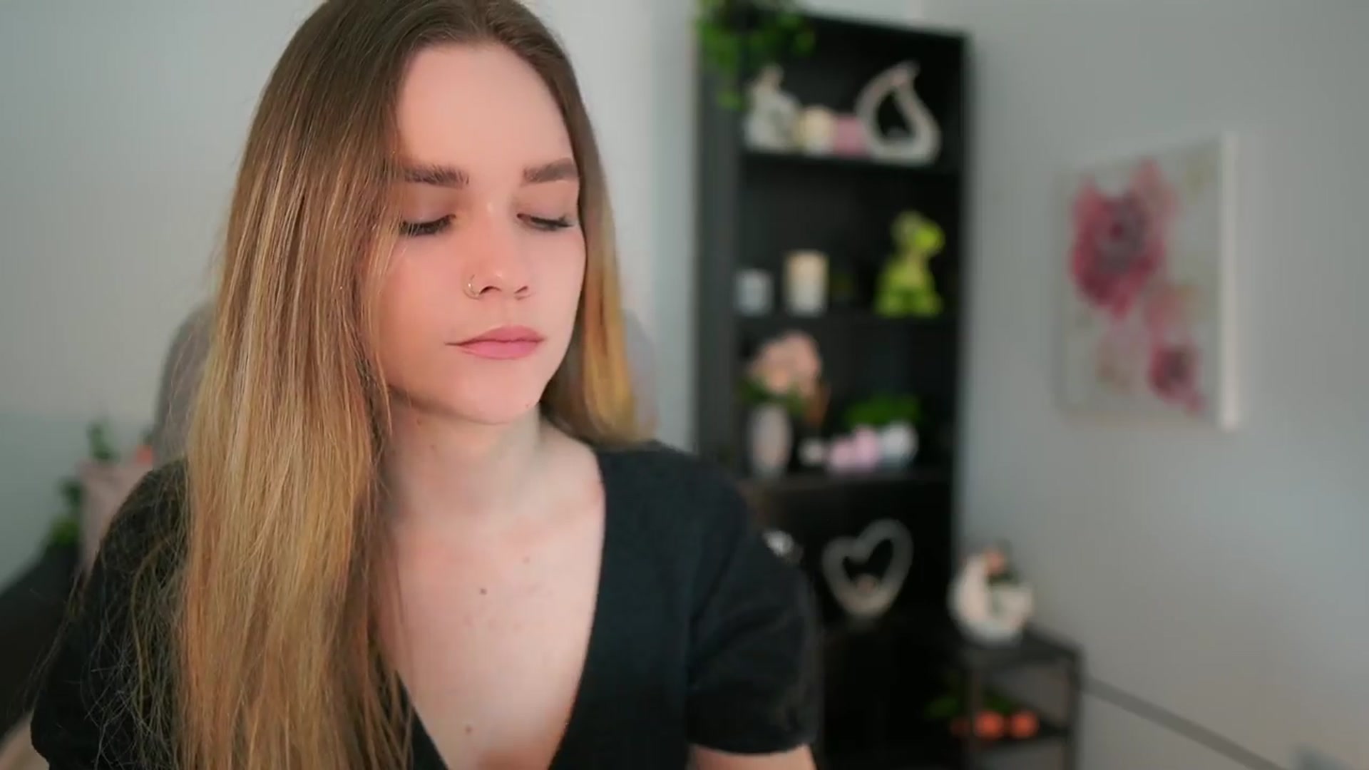 Gallery image thumbnail from Skyla_Novea_'s myfreecams stream on, 04/02/2024, 18:32 image 7 of 20