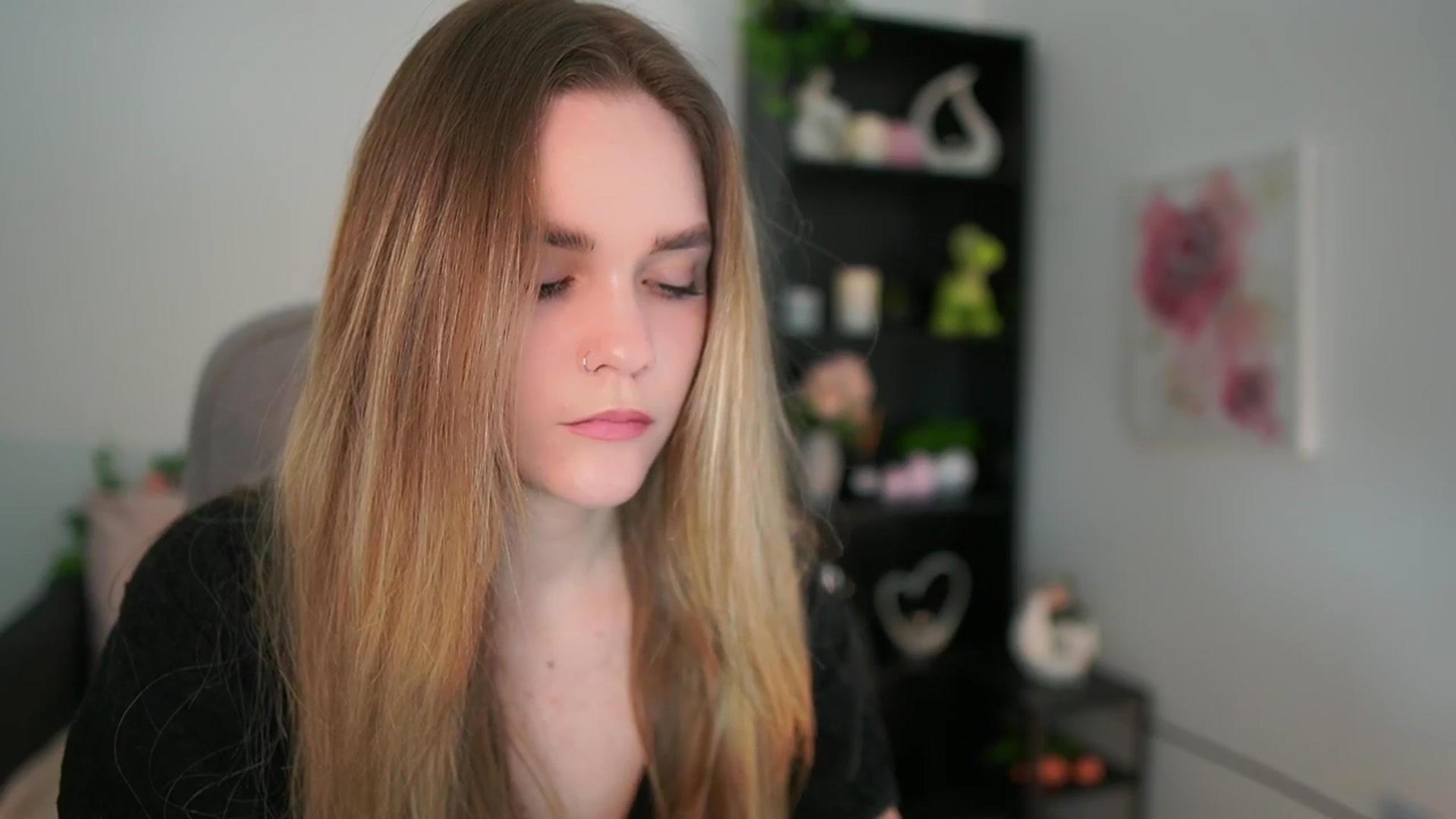 Gallery image thumbnail from Skyla_Novea_'s myfreecams stream on, 04/02/2024, 18:32 image 17 of 20
