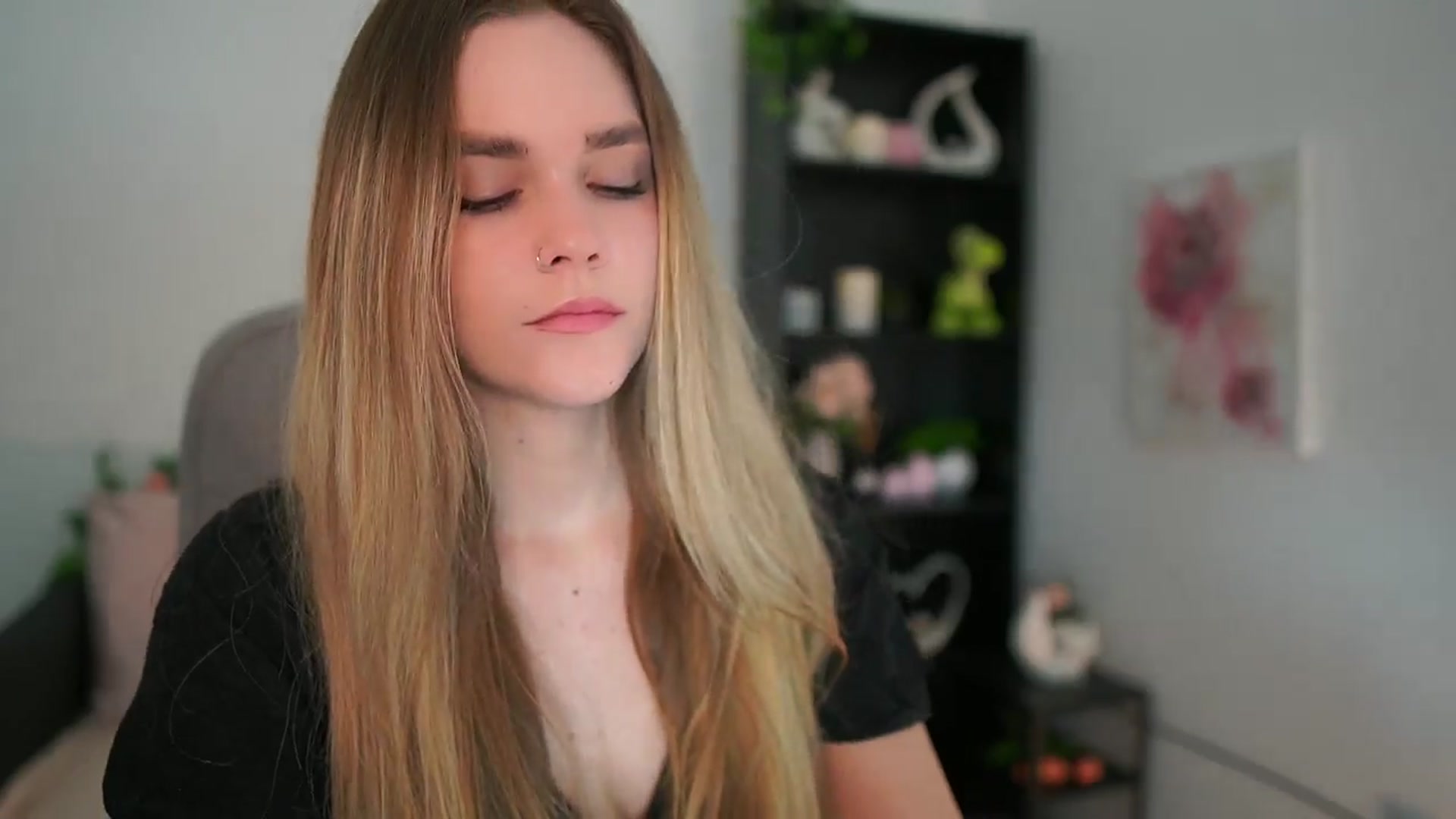 Gallery image thumbnail from Skyla_Novea_'s myfreecams stream on, 04/02/2024, 18:32 image 18 of 20