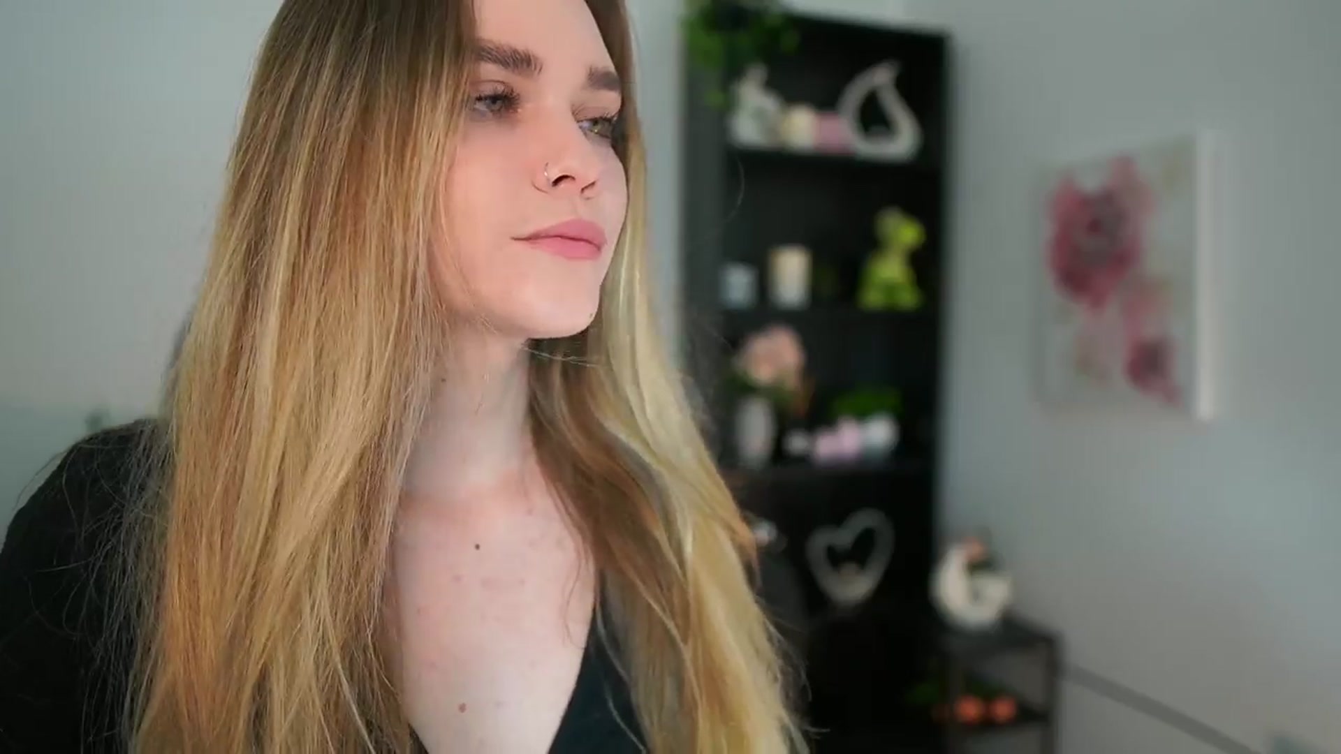 Gallery image thumbnail from Skyla_Novea_'s myfreecams stream on, 04/02/2024, 18:32 image 16 of 20