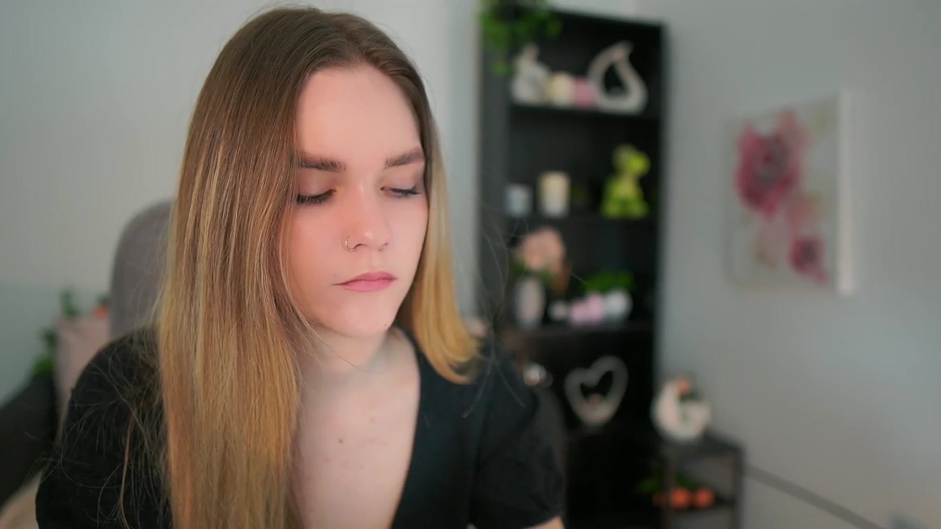 Gallery image thumbnail from Skyla_Novea_'s myfreecams stream on, 04/02/2024, 18:32 image 12 of 20