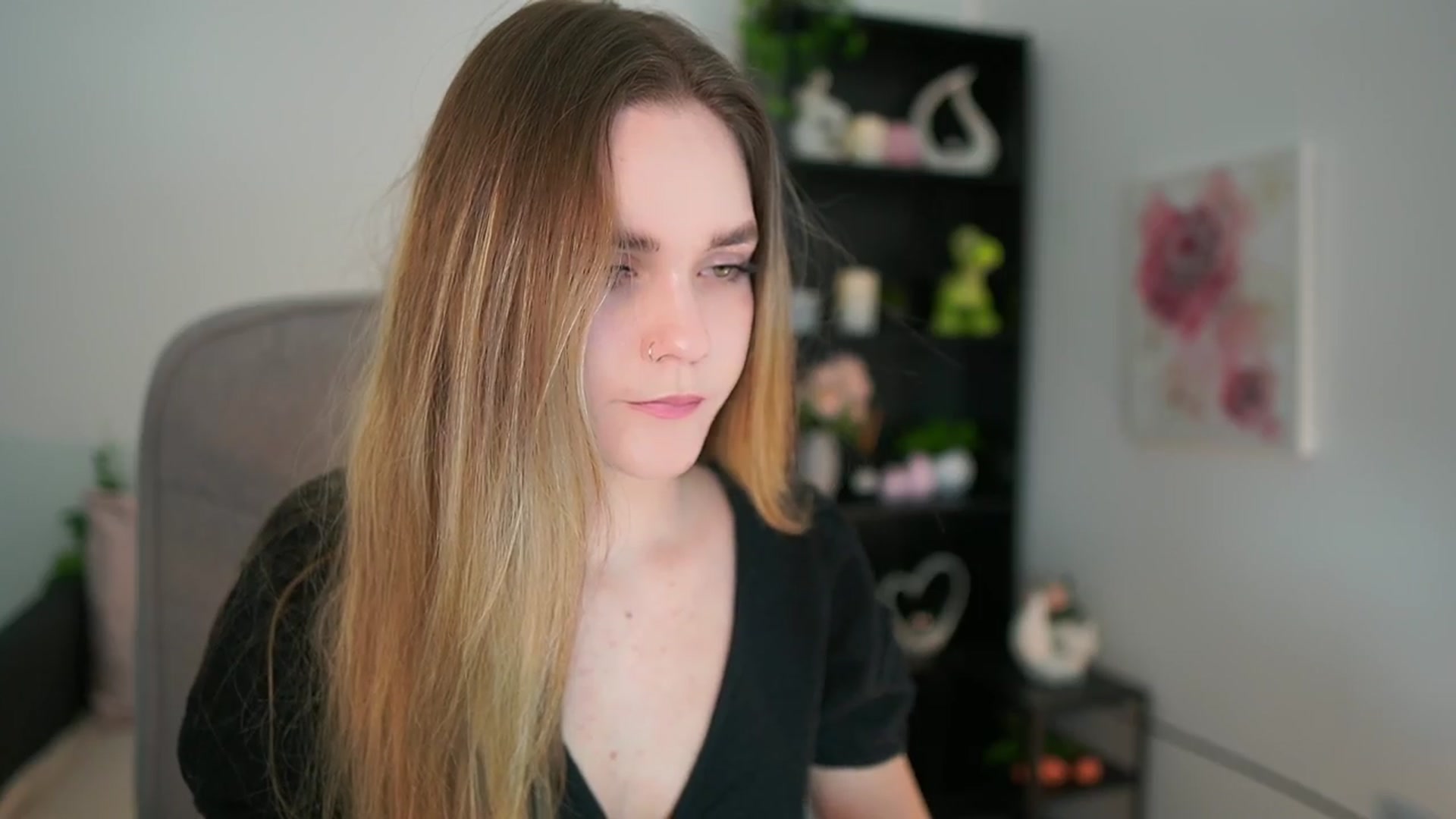 Gallery image thumbnail from Skyla_Novea_'s myfreecams stream on, 04/02/2024, 18:32 image 6 of 20