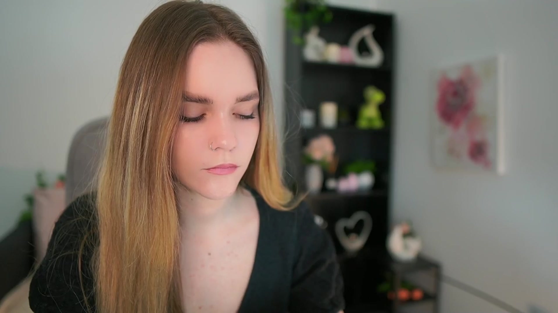 Gallery image thumbnail from Skyla_Novea_'s myfreecams stream on, 04/02/2024, 18:32 image 9 of 20