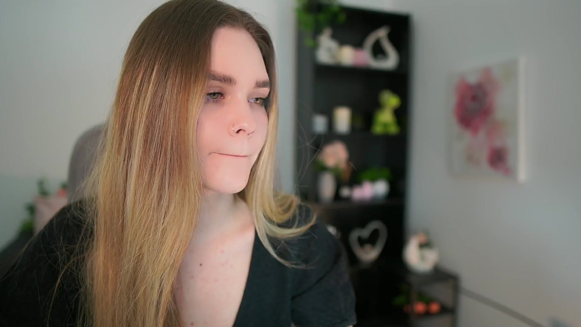 Gallery image thumbnail from Skyla_Novea_'s myfreecams stream on, 04/02/2024, 18:32 image 13 of 20