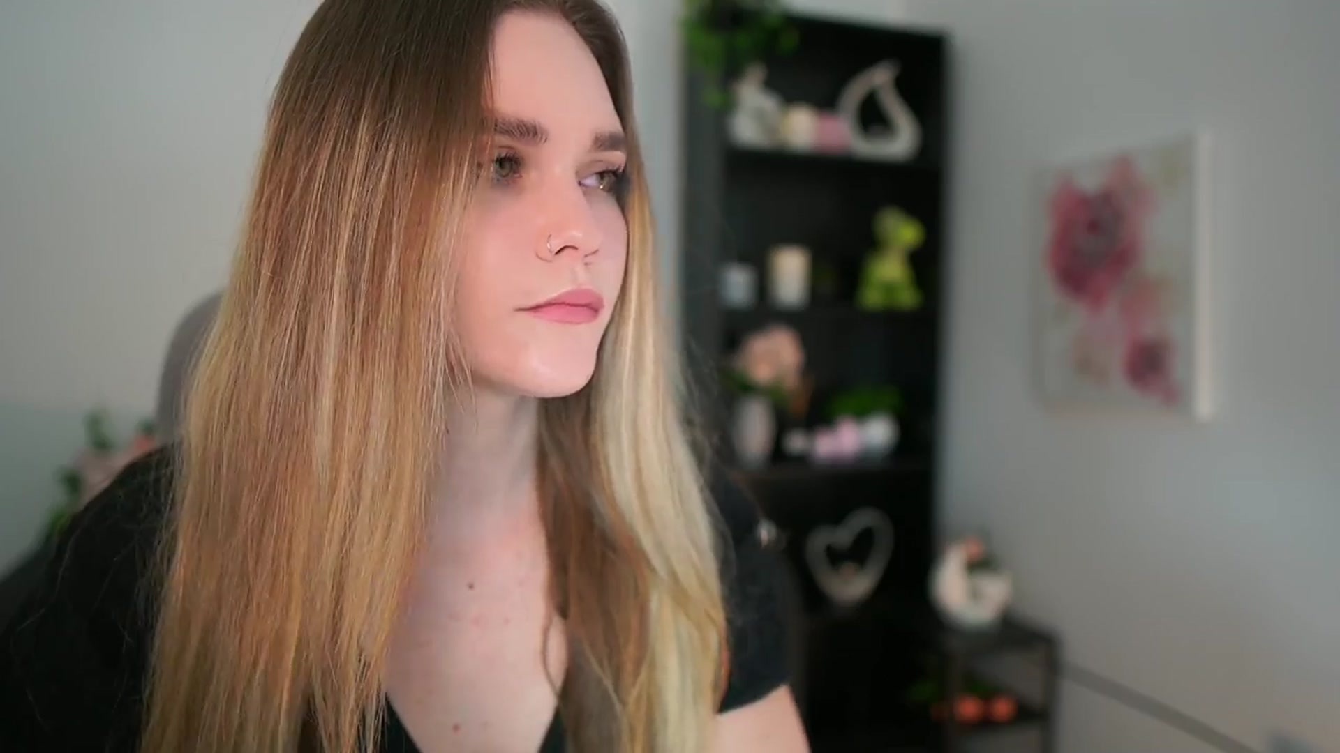 Gallery image thumbnail from Skyla_Novea_'s myfreecams stream on, 04/02/2024, 18:32 image 19 of 20