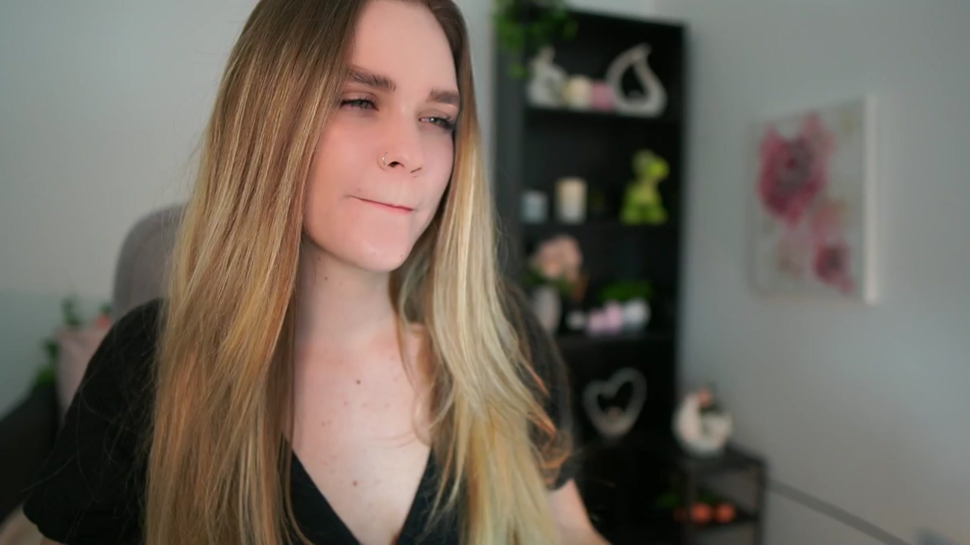 Gallery image thumbnail from Skyla_Novea_'s myfreecams stream on, 04/02/2024, 19:24 image 10 of 20